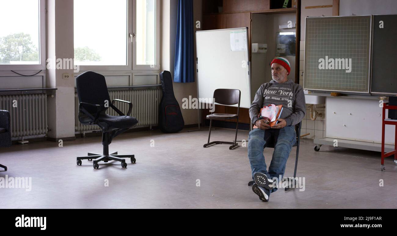 DIETER BACHMANN IN HERRN BACHMANN UND SEINER KLASSE (2021), REGIE MARIA