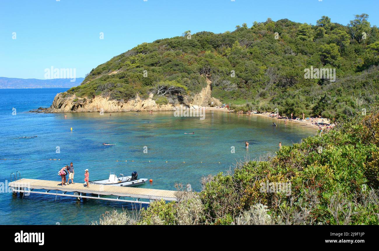 Bucht von La Palud die Insel Port Cros, die zu den Hyeres-Inseln gehört, ist ein geschützter maritimer Nationalpark Stockfoto