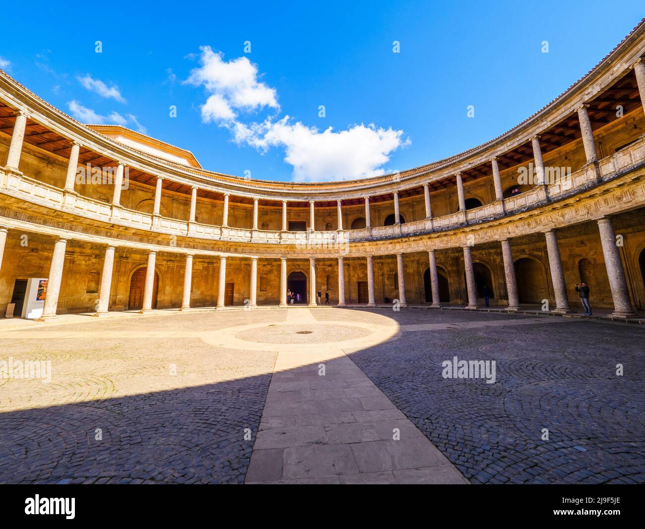 Innenhof des Palastes von Karl V. - Alhambra-Komplex - Granada, Spanien Stockfoto