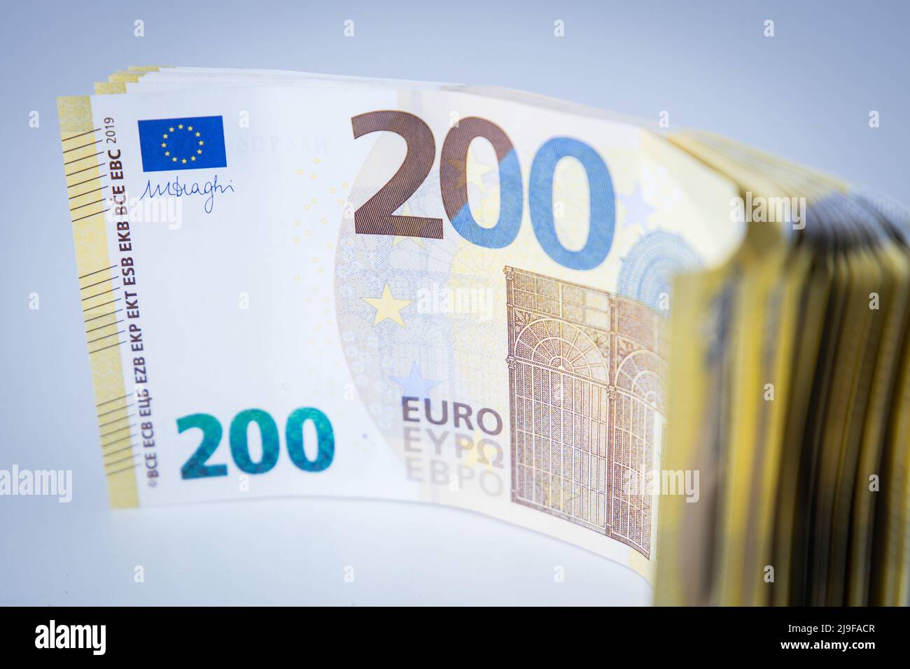 Eine Ladung von 200 Euro-Banknoten in einem Muster Stockfoto