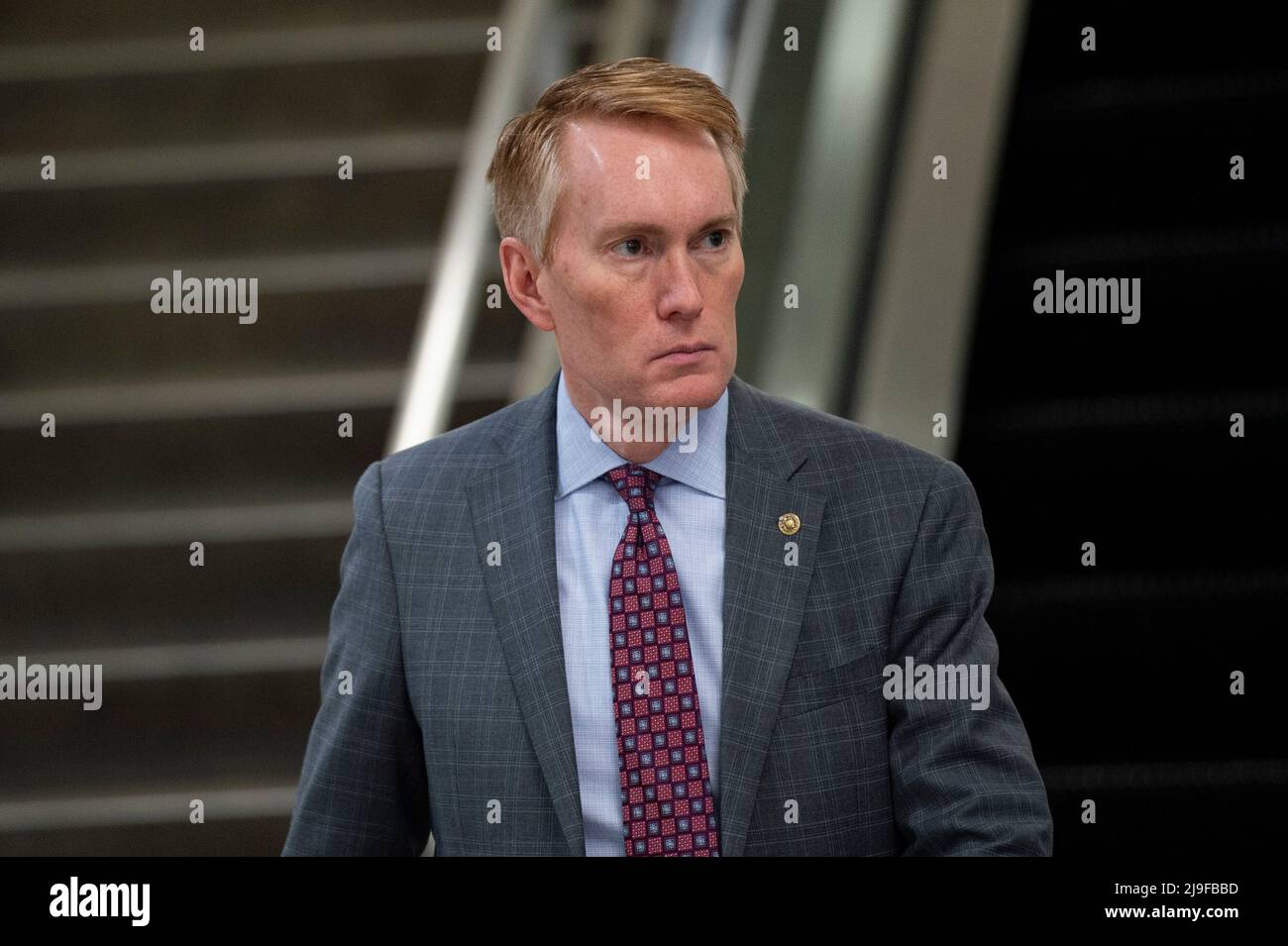 Der US-Senator James Lankford (Republikaner von Oklahoma) verlässt die Senatskammern, nachdem er am Donnerstag, dem 10. Februar 2022, über die Ernennung von Max Vekich zum Federal Maritime Commissioner im US-Kapitol in Washington, DC, abgestimmt hat. Kredit: Bonnie Cash/CNP Stockfoto