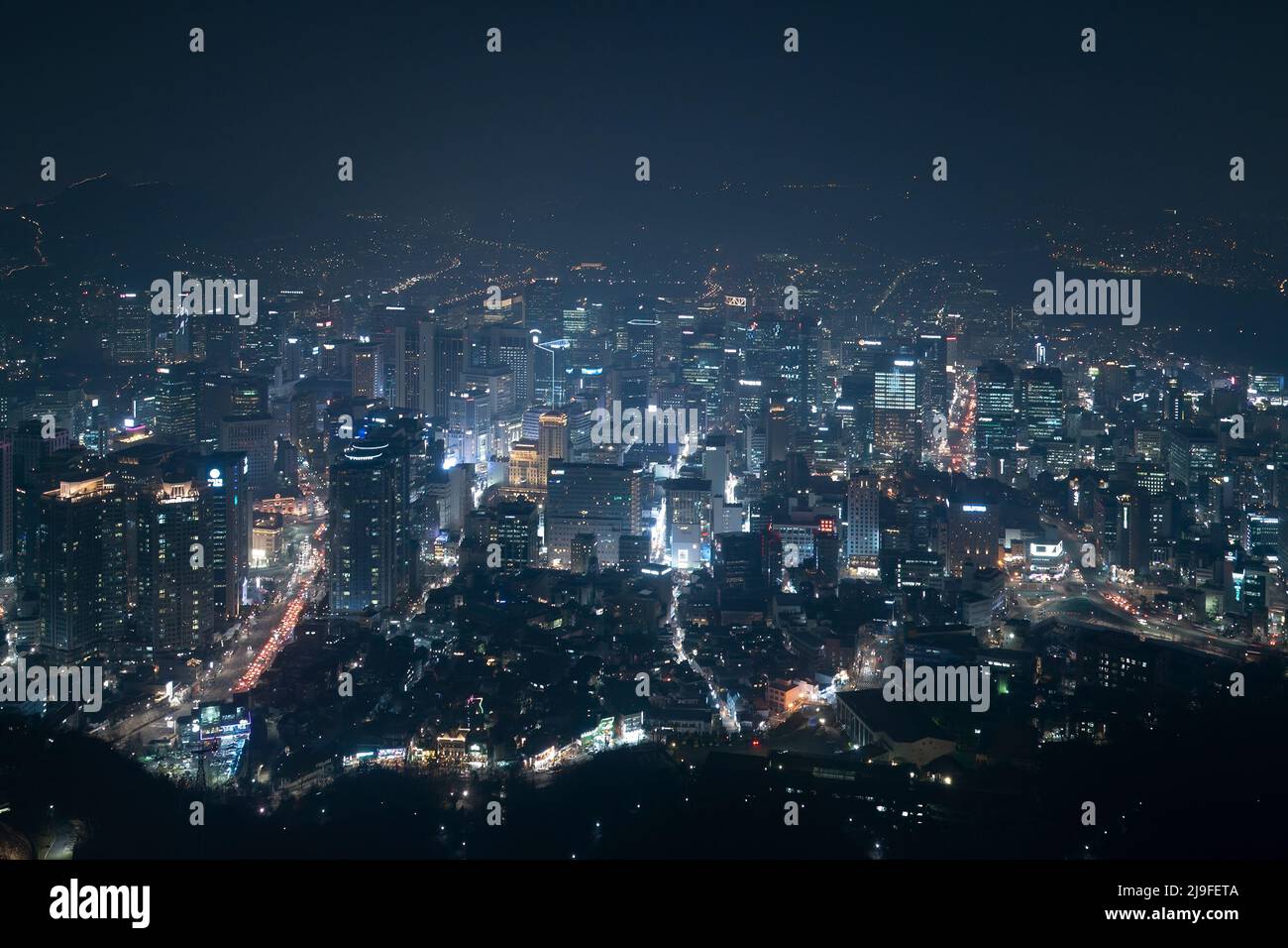 Stadtbild der Stadt Seoul von der Bergspitze, Südkorea Stockfoto