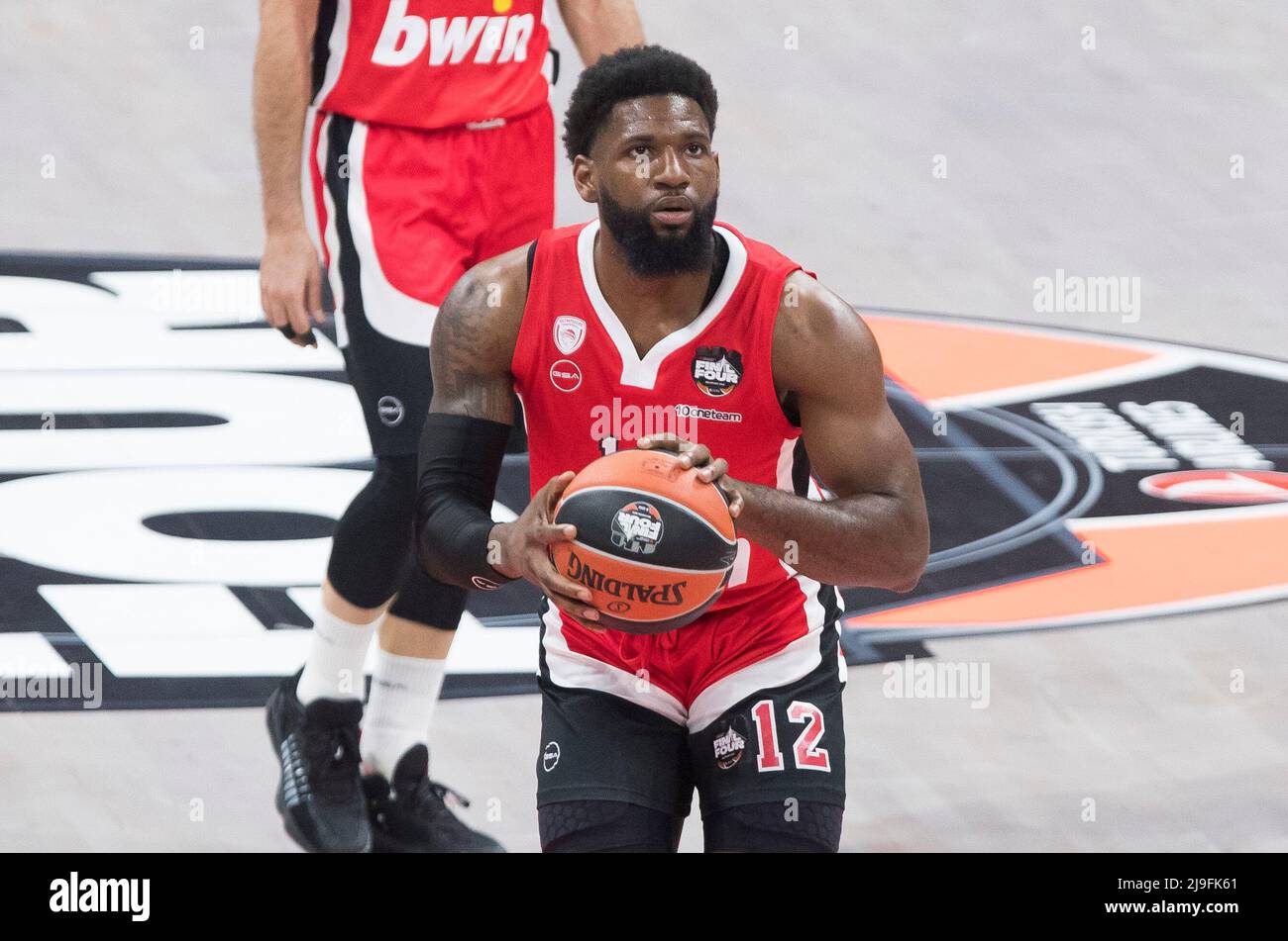 Belgrad, Serbien, 19.. Mai 2022. Hassan Martin von Olympiacos Piräus spielt einen Freiwurf während des 2022 Turkish Airlines EuroLeague Final Four Belgrade Semifinal B Matches zwischen Olympiacos Piräus und Anadolu Efes Istanbul in der stark Arena in Belgrad, Serbien. 19.Mai 2022. Kredit: Nikola Krstic/Alamy Stockfoto