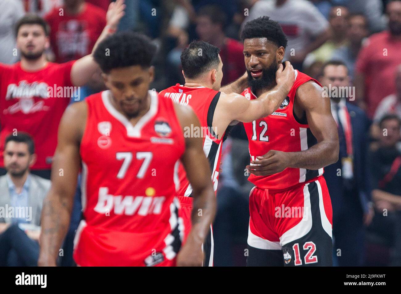 Belgrad, Serbien, 19.. Mai 2022. Hassan Martin von Olympiacos Piraeus reagiert während des Finals der Turkish Airlines EuroLeague 2022 in Belgrad, dem Halbfinale B zwischen Olympionacos Piraeus und Anadolu Efes Istanbul in der stark Arena in Belgrad, Serbien. 19.Mai 2022. Kredit: Nikola Krstic/Alamy Stockfoto