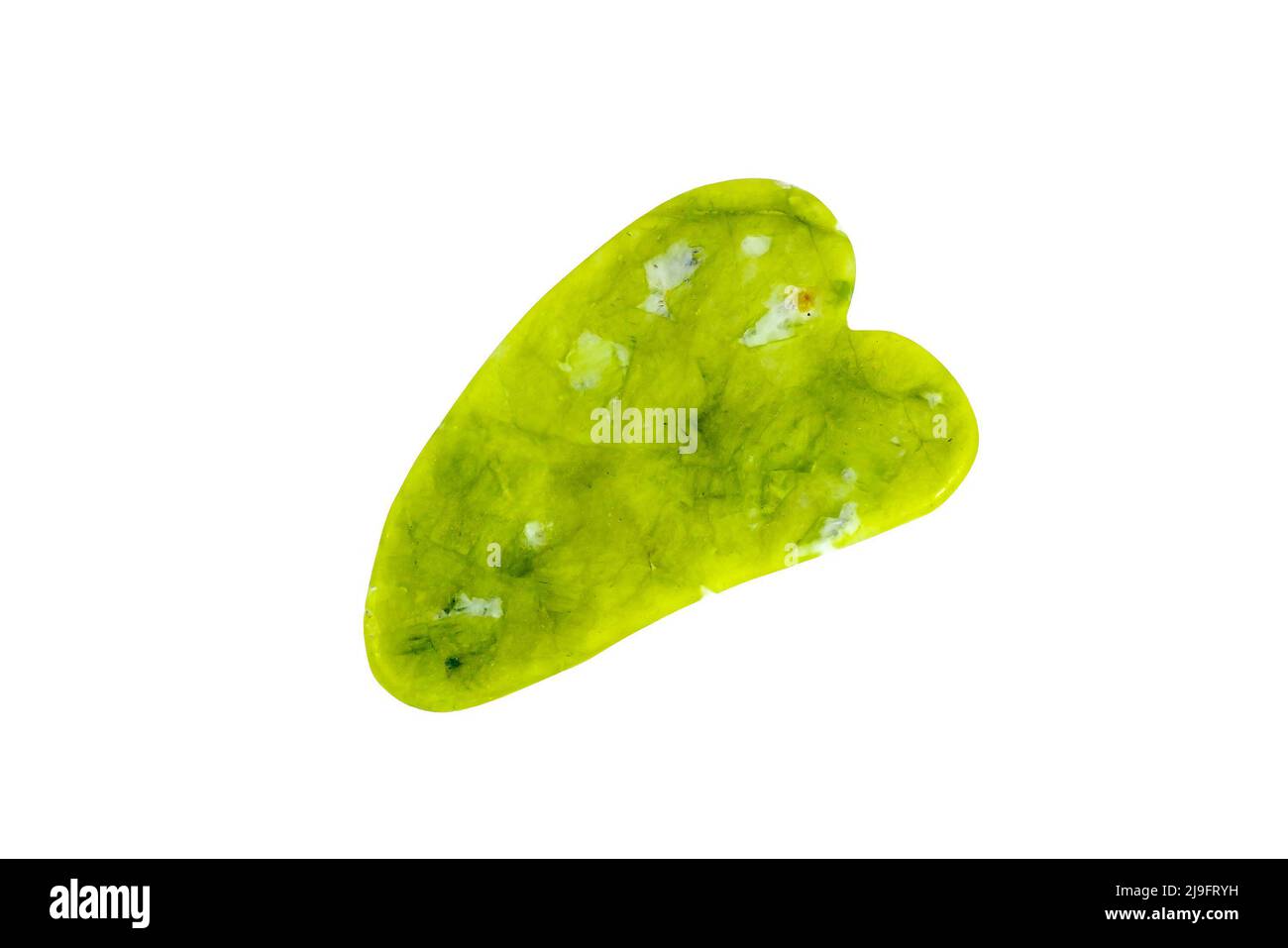Grüner Quarzstein Gua Sha Scraper für die Gesichtsbehandlung Anti-Age-Massage isoliert auf weißem Hintergrund. Stockfoto