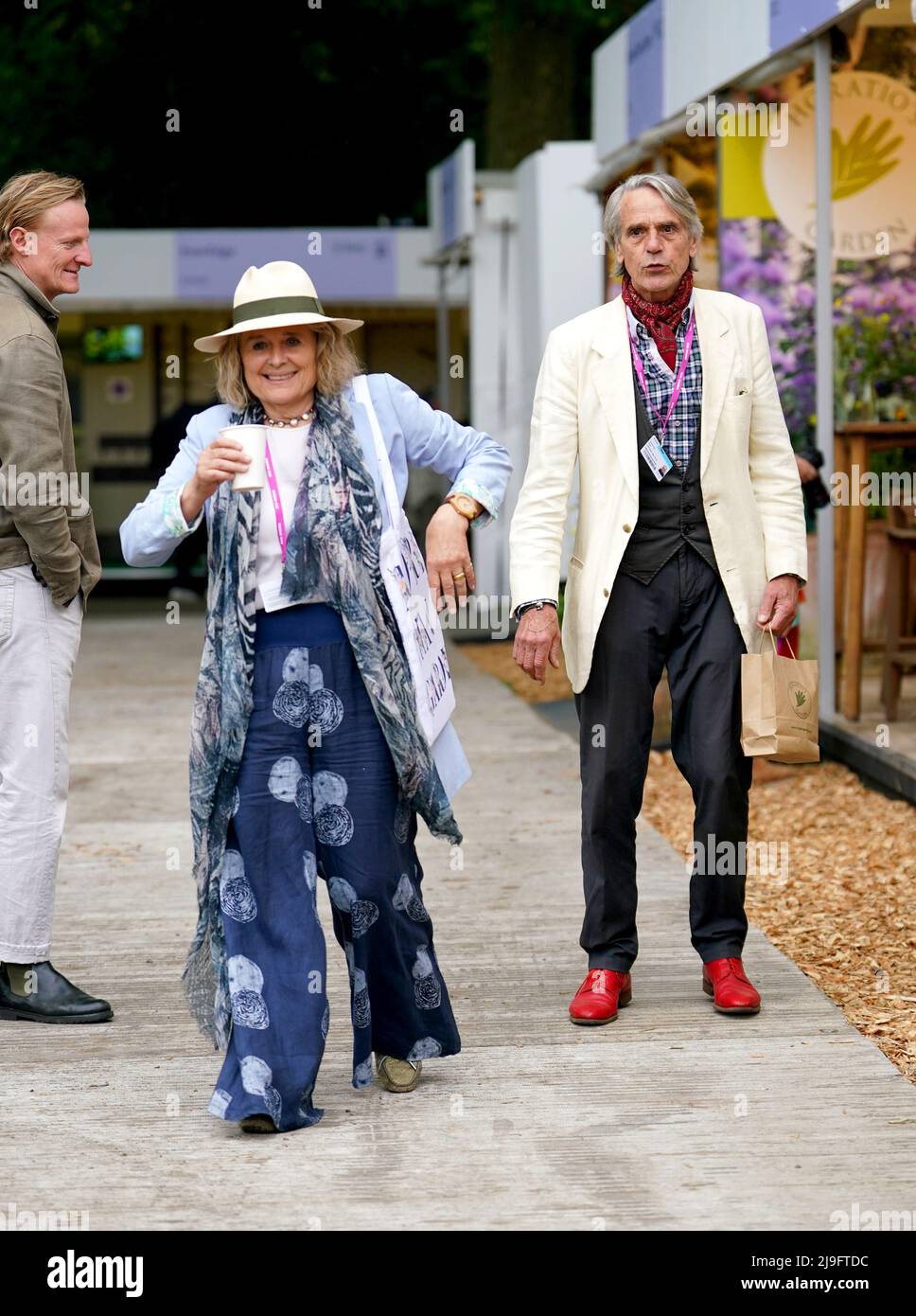 Sinead Cusack (links) und Jeremy Irons beim Pressetag der RHS Chelsea Flower Show im Royal Hospital Chelsea, London. Bilddatum: Montag, 23. Mai 2022. Stockfoto