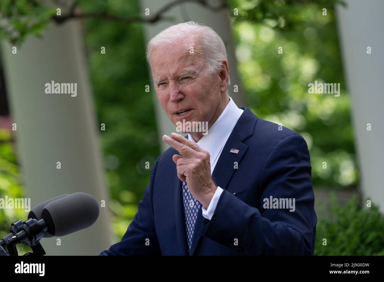 Washington, Vereinigte Staaten. 17.. Mai 2022. Der Präsident der Vereinigten Staaten, Joe Biden, spricht während eines Empfangs im Weißen Haus in Washington, DC, um den Heritage Month of Asian American, Native Hawaiian und Pacific Islander zu feiern, 17. Mai 2022, Credit: Chris Kleponis/Pool via CNP/dpa/Alamy Live News Stockfoto