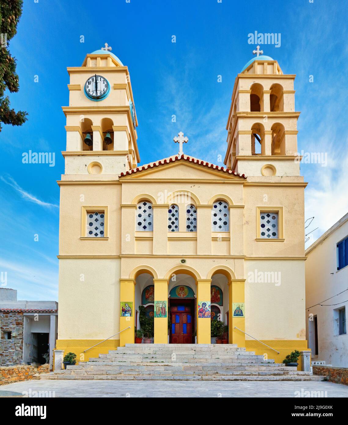 Die Kathedrale der Heiligen Anna (Agia Anna & Agii Apostoli) in der Siedlung Dryopida der Insel Kythnos, Griechenland Stockfoto