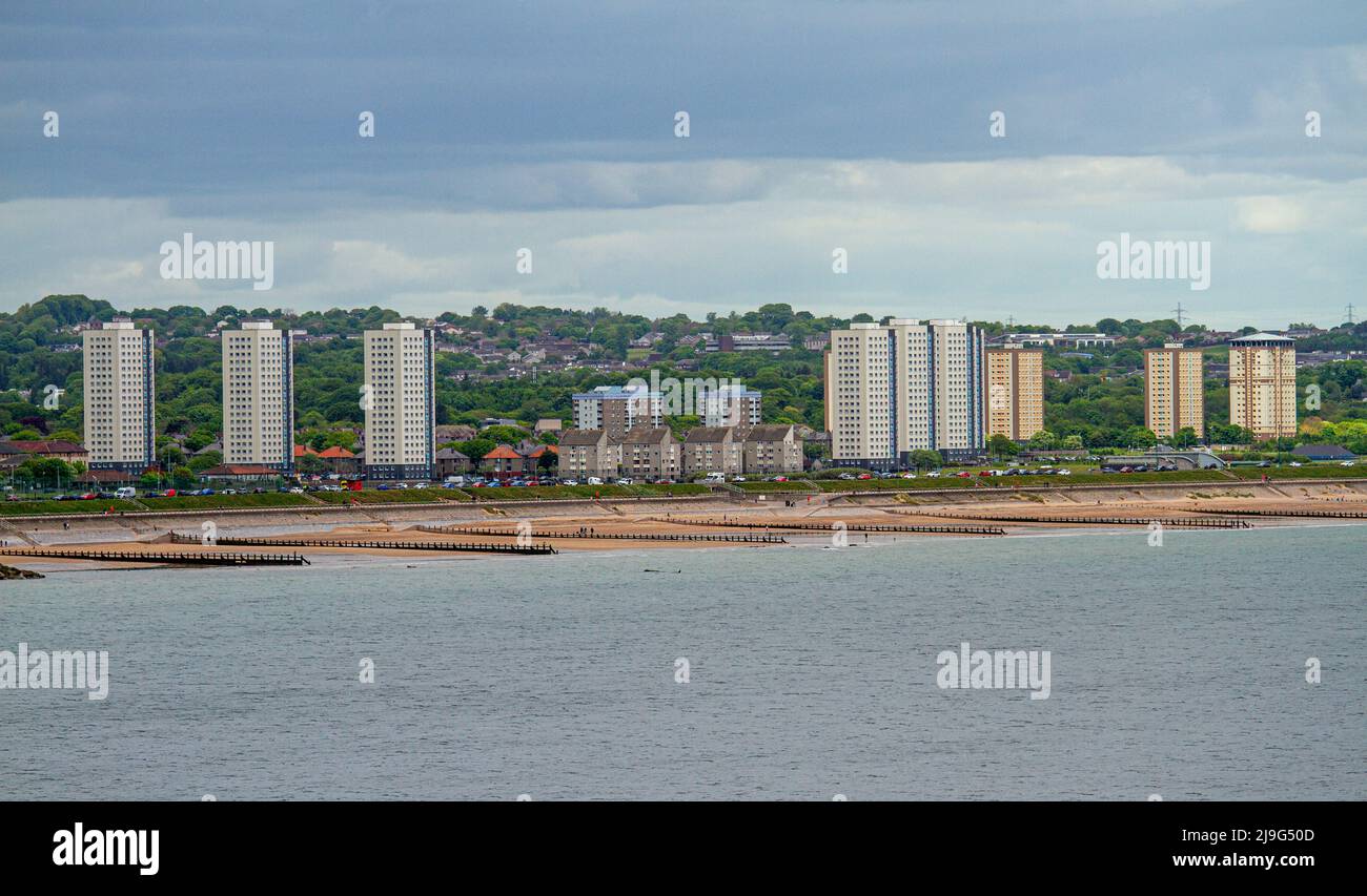 Blick auf den wunderschönen goldenen Sandstrand von Aberdeen entlang der Nordseeküste in Schottland Stockfoto