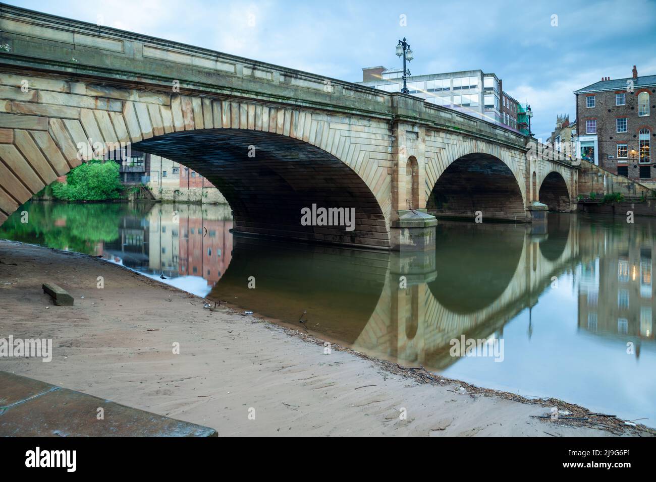 Frühlingsabend an der Ouse Bridge in York, England. Stockfoto