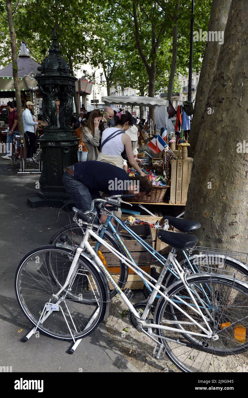 Brocante auf der Place des Abbesses - Paris 18. - Frankreich Stockfoto