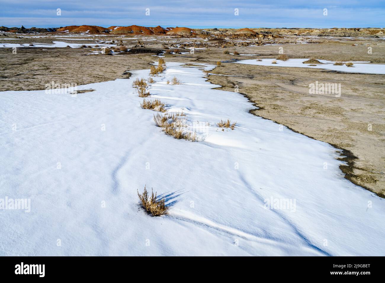 Panoramablick auf die Wildnis von Bisti De-Na-Zin in New Mexico im Winter Stockfoto