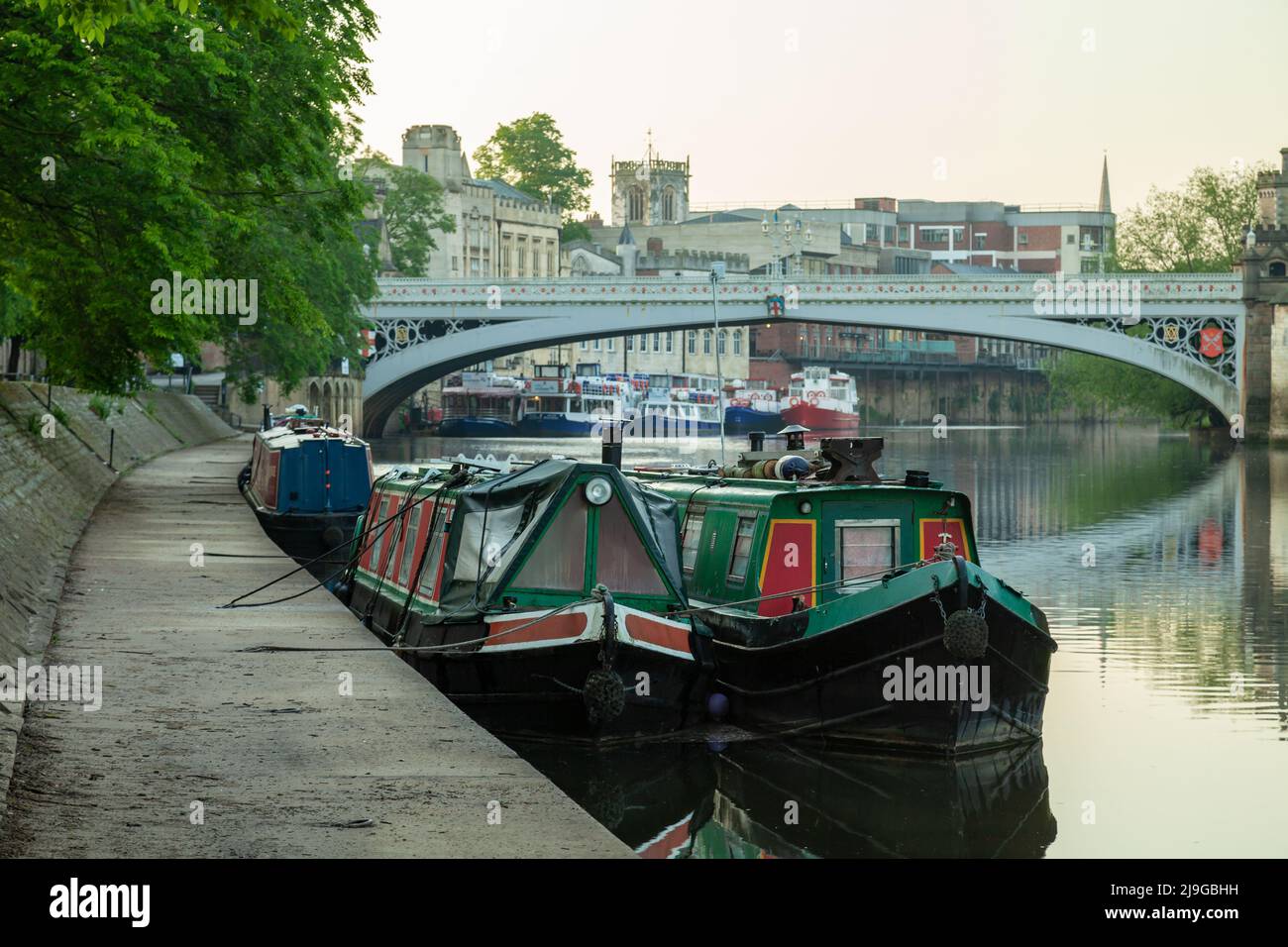 Frühlingsmorgen auf dem Fluss Ouse in York, North Yorkshire, England. Stockfoto