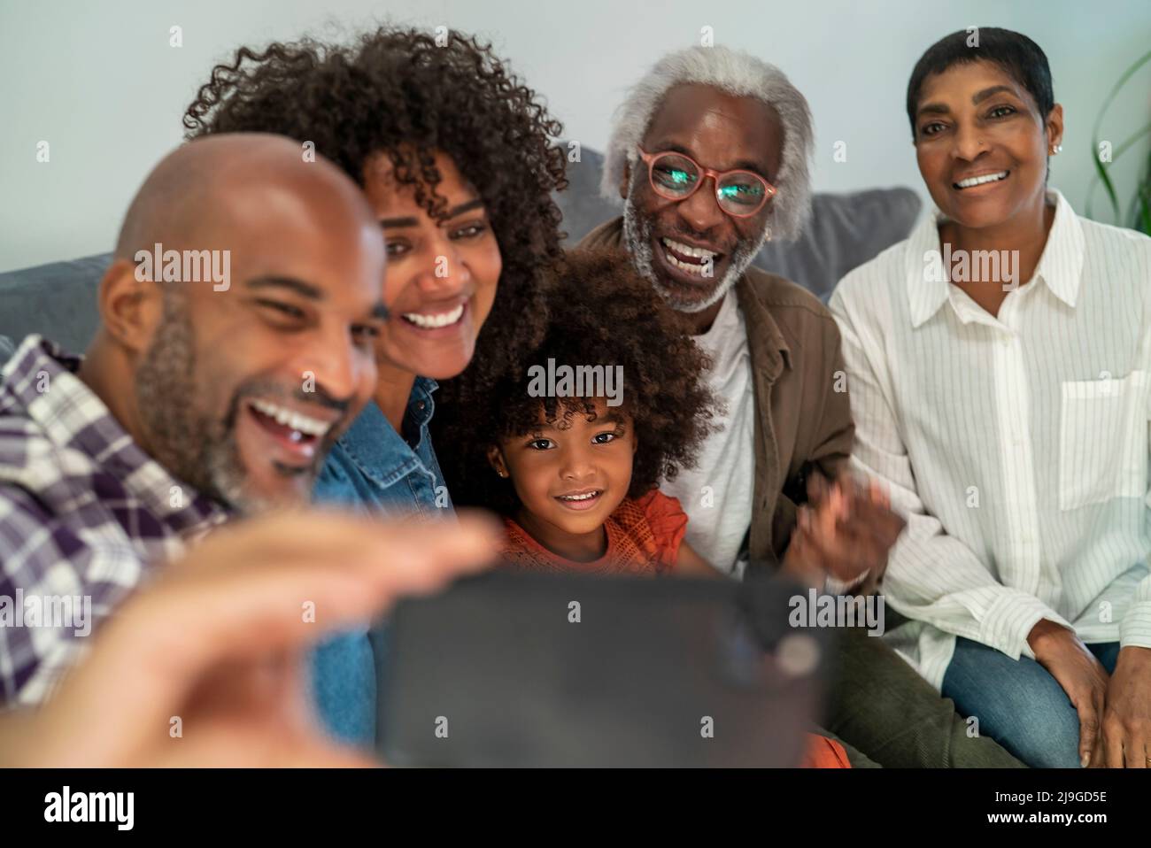 Glückliche Familie selfie zu Hause Stockfoto