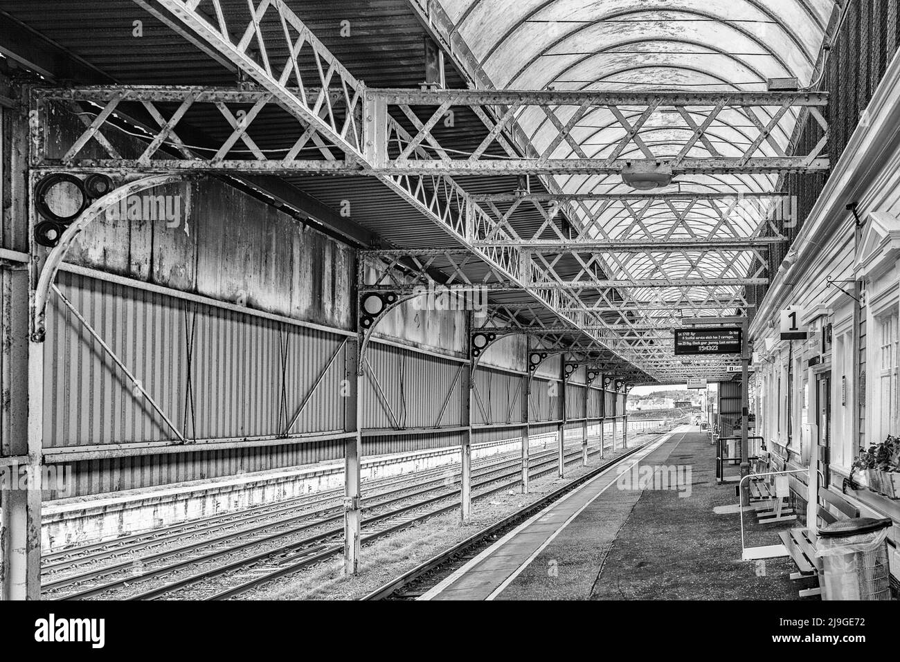 Bahnhof Stranraer (manchmal auch als Stranraer Harbour Railway Station bekannt), als Gegenseite zum Stadtbahnhof.seine Gebäude stammen aus dem Jahr 1877. Stockfoto