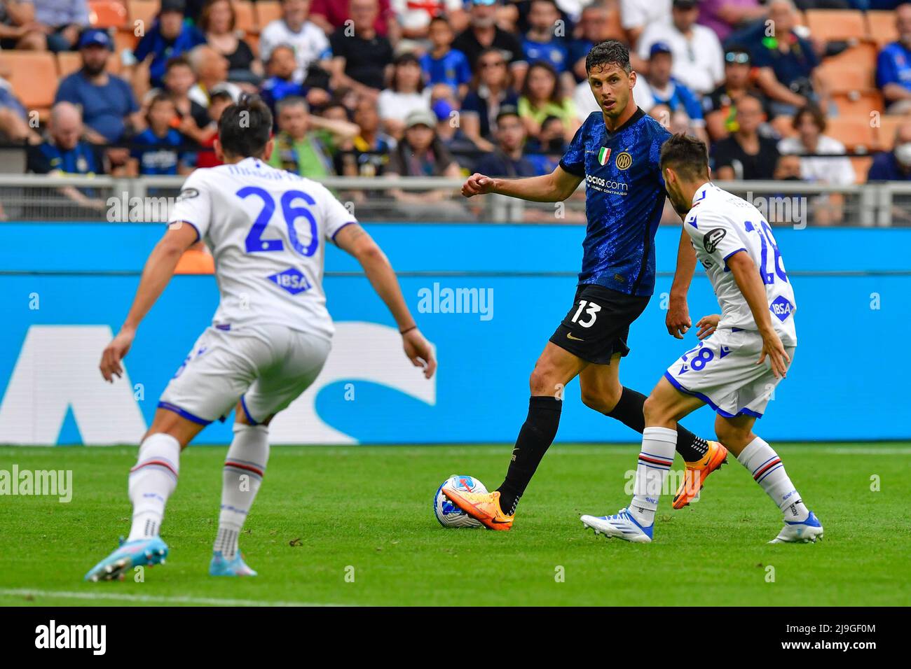 Mailand, Italien. 22.. Mai 2022. Andrea Ranocchia (13) von Inter sah in der Serie Ein Spiel zwischen Inter und Sampdoria bei Giuseppe Meazza in Mailand. (Foto: Gonzales Photo/Alamy Live News Stockfoto
