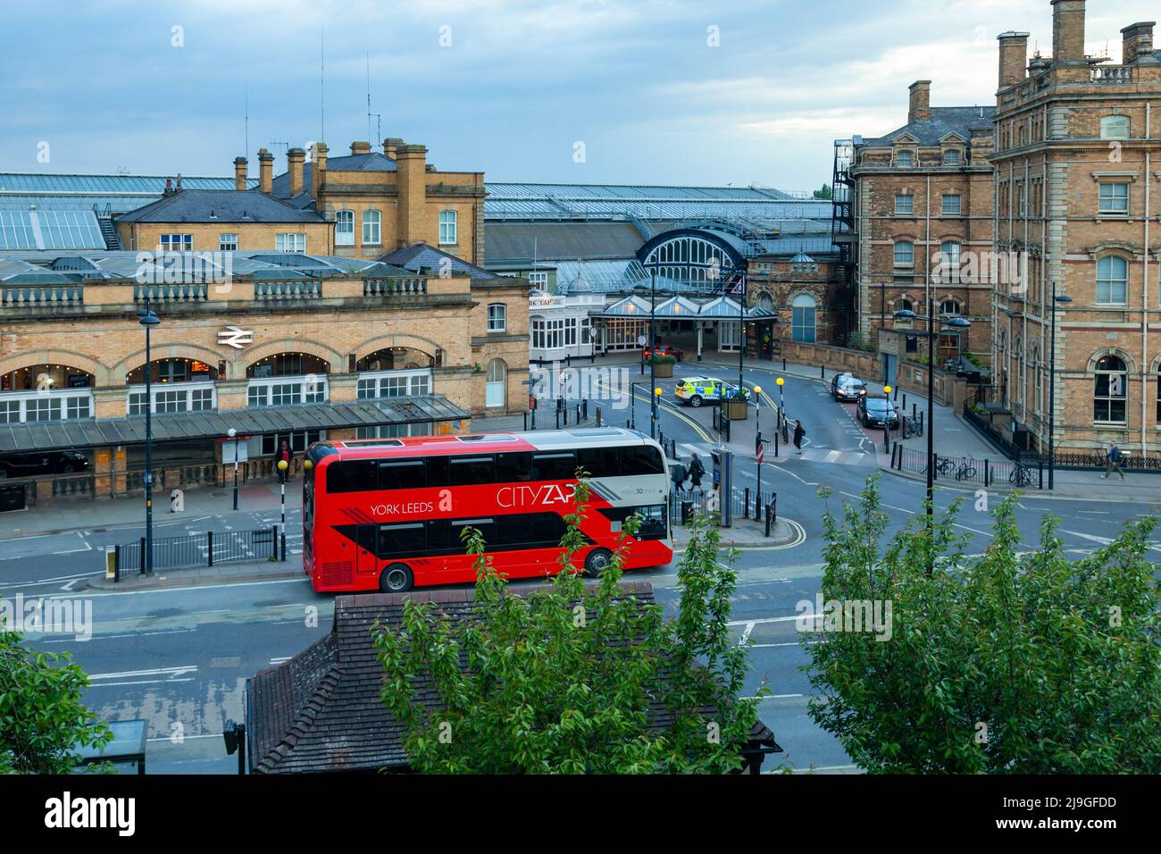 Frühlingsabend im Bahnhof York, York, England. Stockfoto