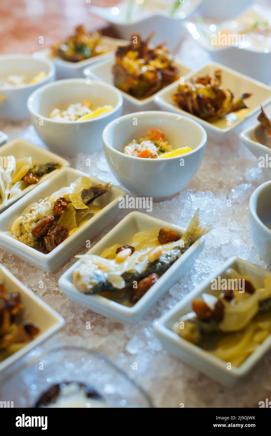 Venezianische Zichetti Sarde in Saor Stockfoto