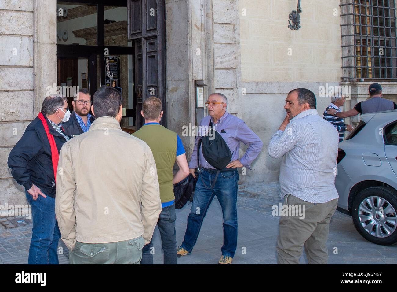 Rieti, Italien. 12.. Mai 2022. In der Nacht tot aufgefunden MVM-Arbeiter, ein Unternehmen in Mittelitalien mit Rücklöhnen für mehr als 70 Arbeiter. Alessandro Valeri, 48 Jahre alt, nahm sich in der Nacht das Leben, Valeri an vorderster Front im Streit mit dem Unternehmen. (Bild: © Riccardo Fabi/Pacific Press via ZUMA Press Wire) Stockfoto