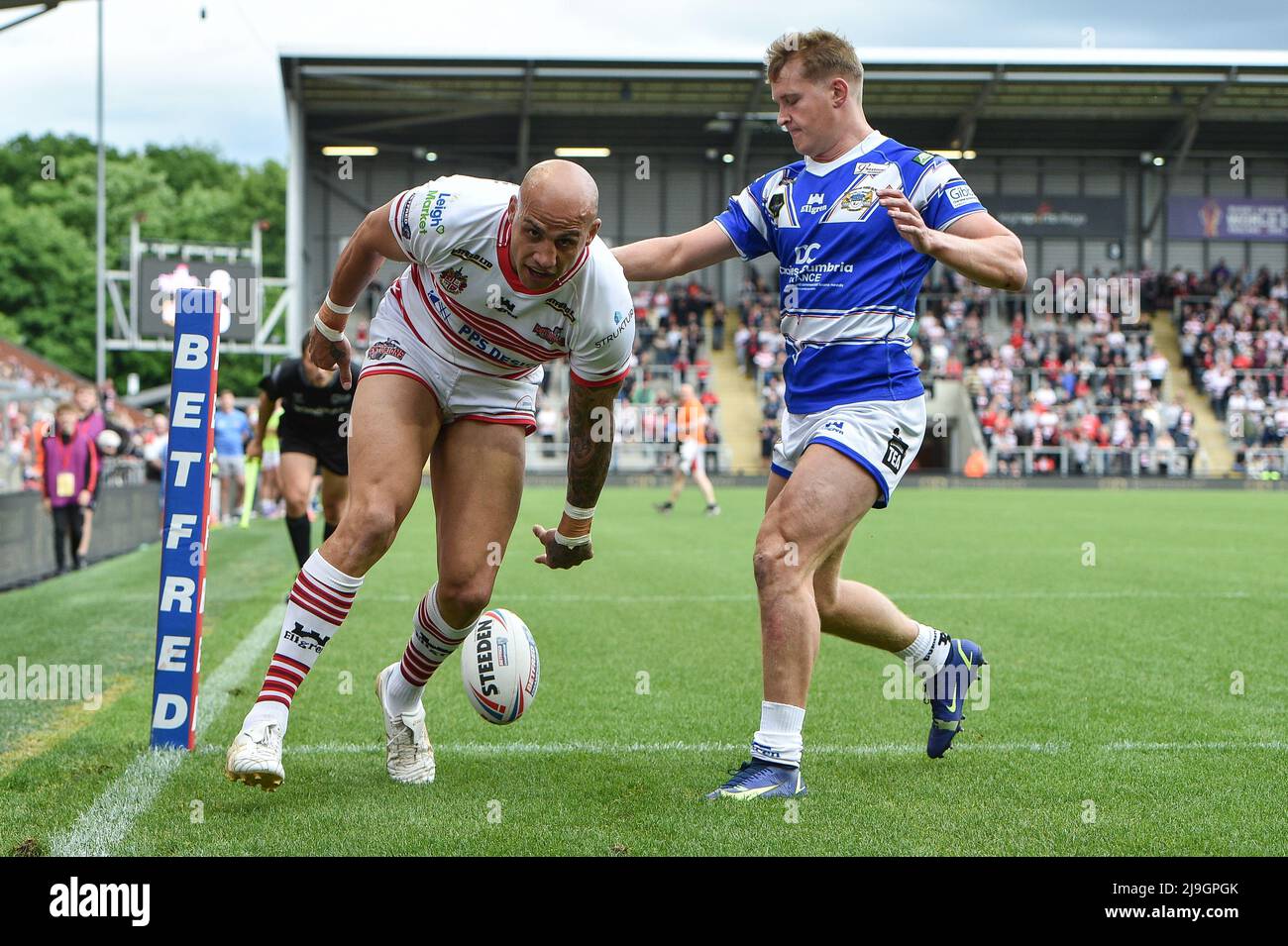 Leigh, England - 22.. Mai 2022 - Blake Ferguson von Leigh Centurions erzielt seinen 2.. Versuch. Rugby League Betfred Championship Leigh Centurions vs Workington Town im Leigh Sports Village Stadium, Leigh, Großbritannien Dean Williams Stockfoto