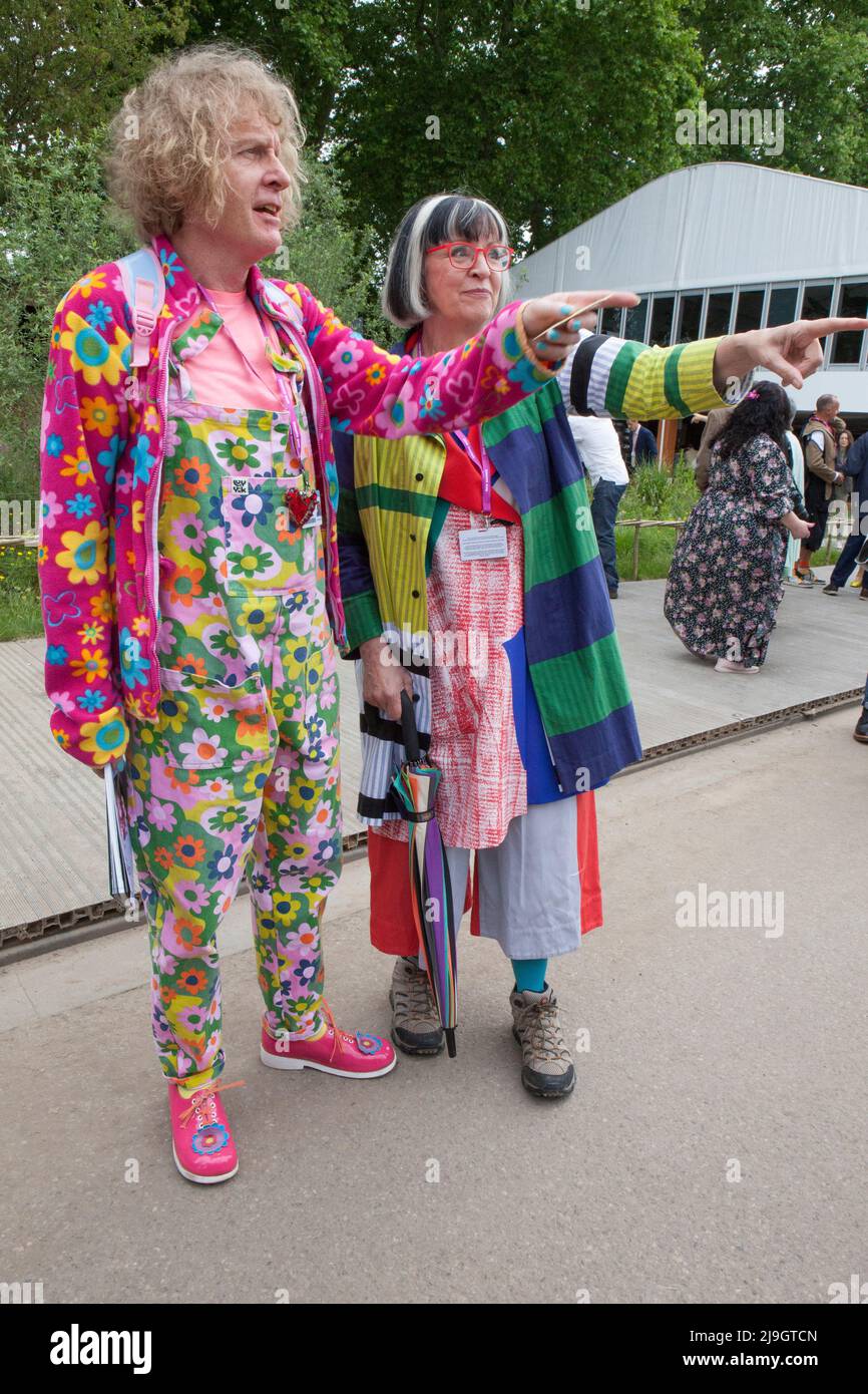 London, Großbritannien, 23. Mai 2022: Preview-Tag bei der Chelsea Flower Show: Grayson Perry und Frau Philippa Perry. Anna Watson/Alamy Live News Stockfoto