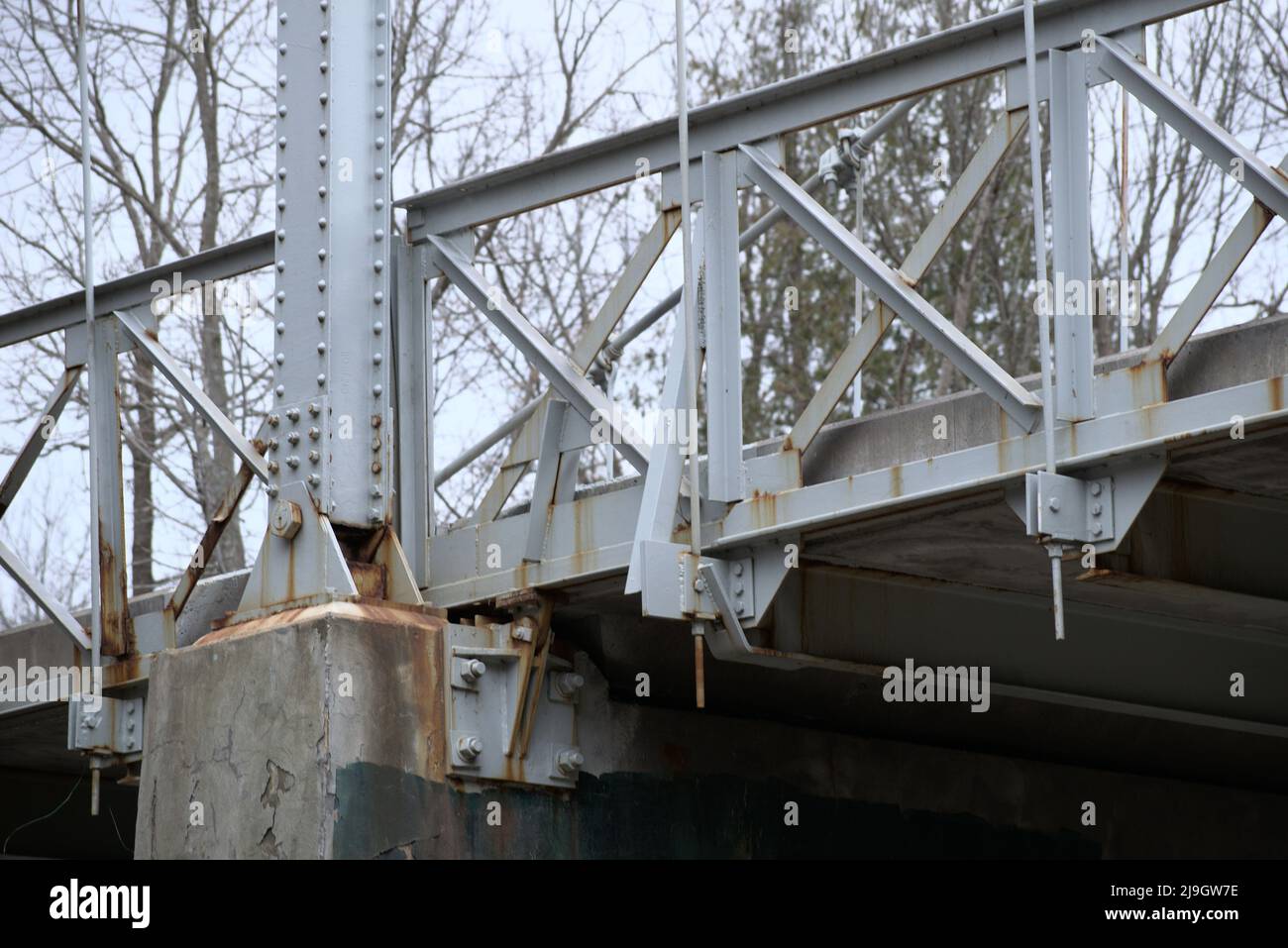 Weiße Hängebrücke Stockfoto
