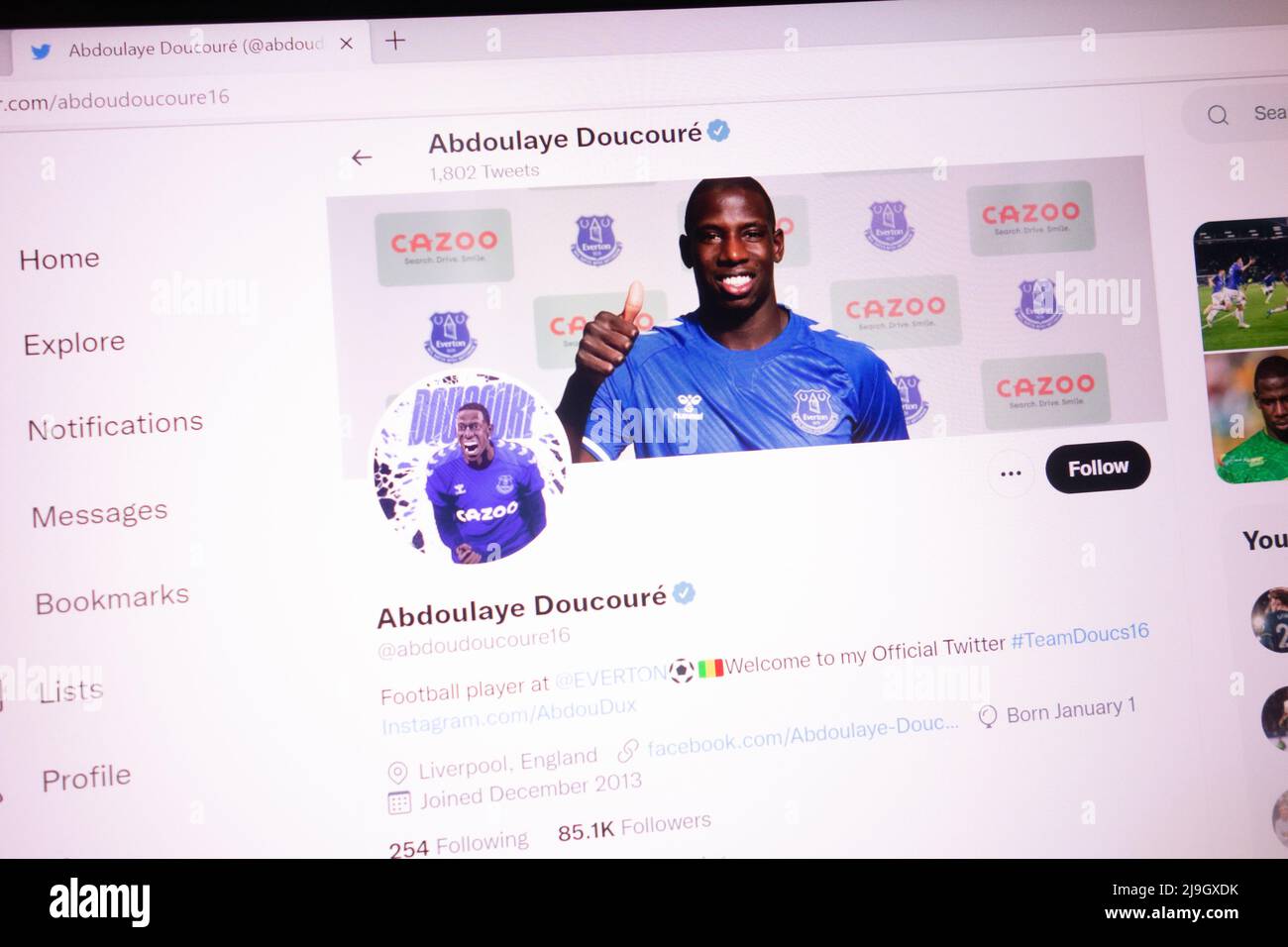 KONSKIE, POLEN - 21. Mai 2022: Abdoulaye Doucour offizieller Twitter-Account auf dem Laptop-Bildschirm angezeigt Stockfoto