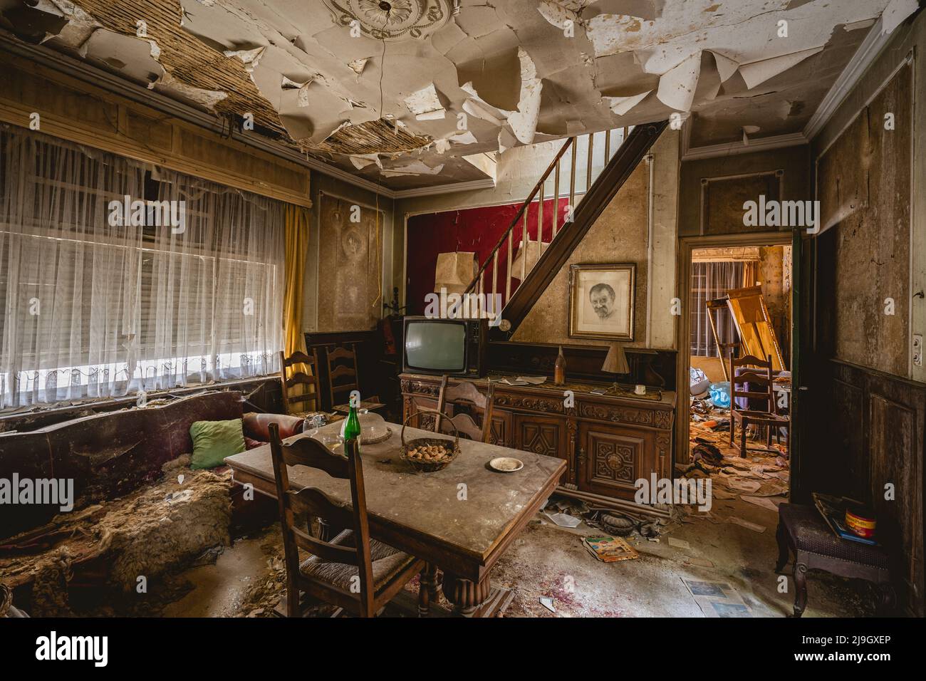 Urbex, altes verlassenes Haus irgendwo in Belgien. Stockfoto