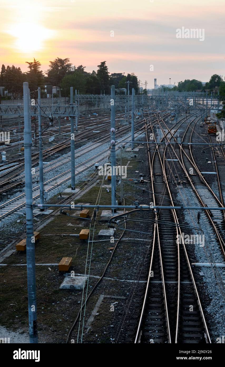 Hauptbahnhof in Mailand bei Sonnenuntergang Stockfoto