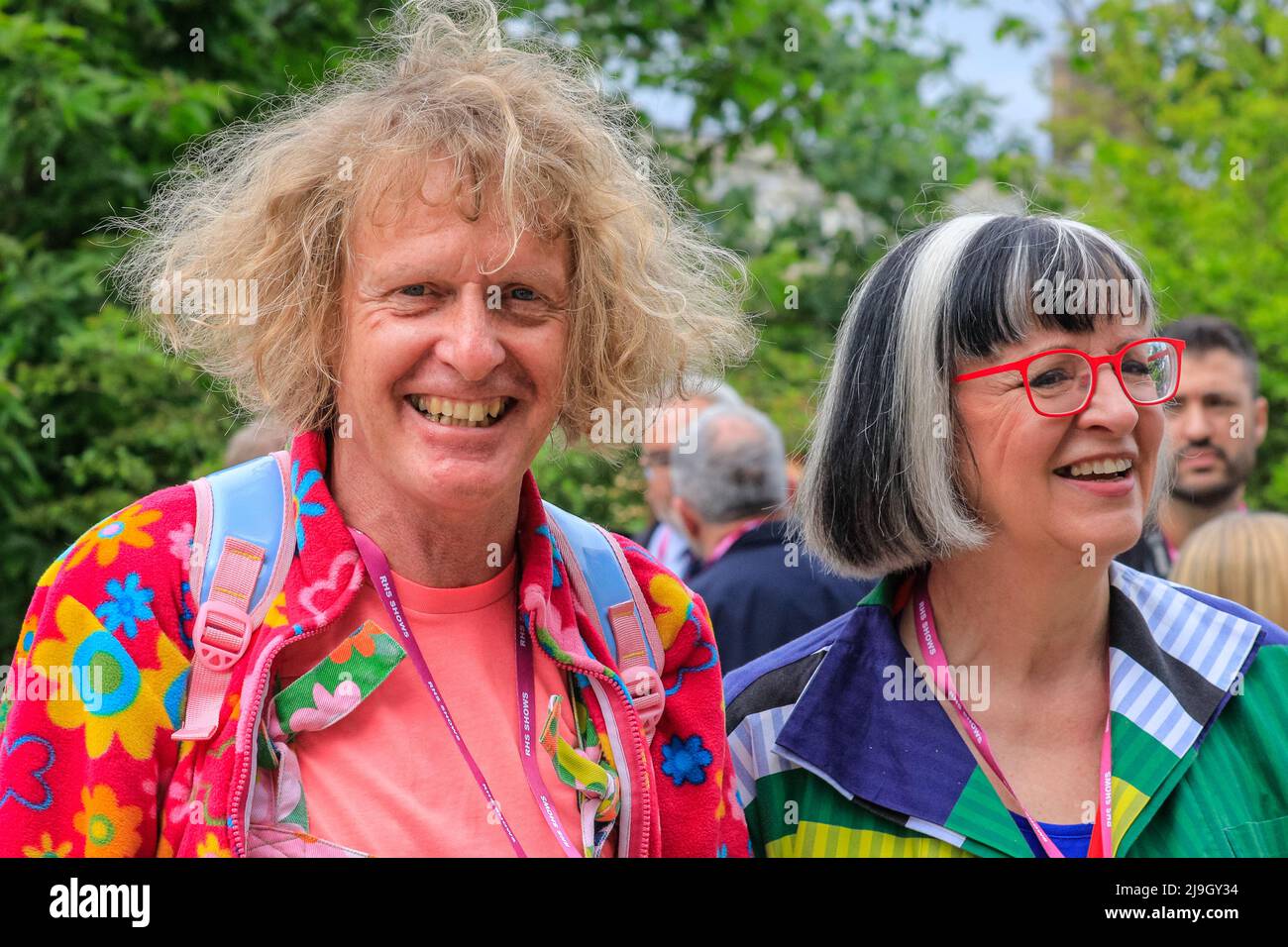 Chelsea, London, Großbritannien. 23.. Mai 2022. Künstler Grayson Perry mit seiner Frau Philippa Perry. Der Chelsea Flower Show Press Day sieht eine Vorschau der Show vor, die in das Royal Hospital Chelsea zurückkehrt und dieses Jahr vom 24. Bis 28. Mai stattfindet. Kredit: Imageplotter/Alamy Live Nachrichten Stockfoto