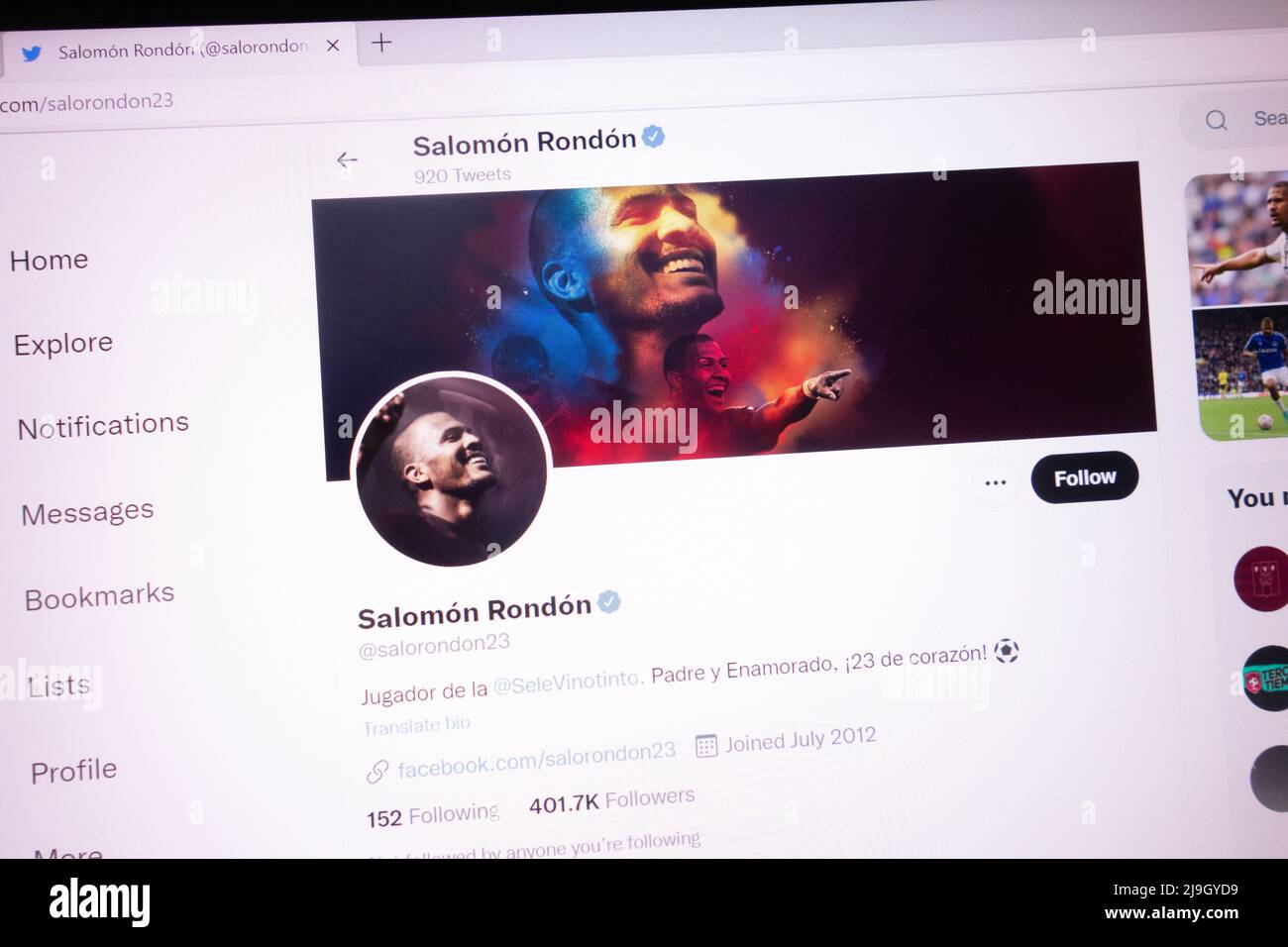 KONSKIE, POLEN - 21. Mai 2022: Der offizielle Twitter-Account von Salomon Rondon wird auf dem Laptop-Bildschirm angezeigt Stockfoto