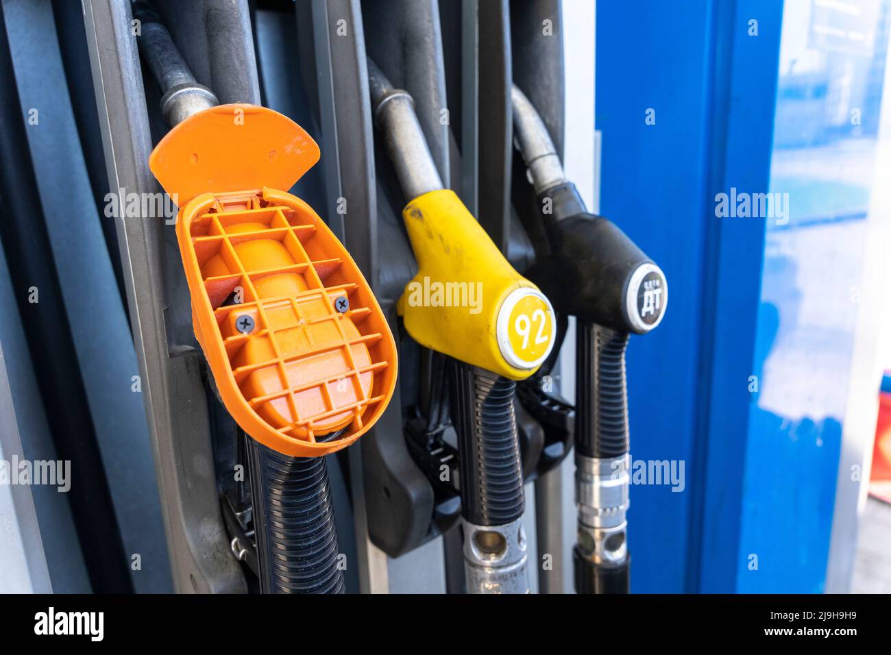 Tankpistole an der Tanksäule Stockfoto