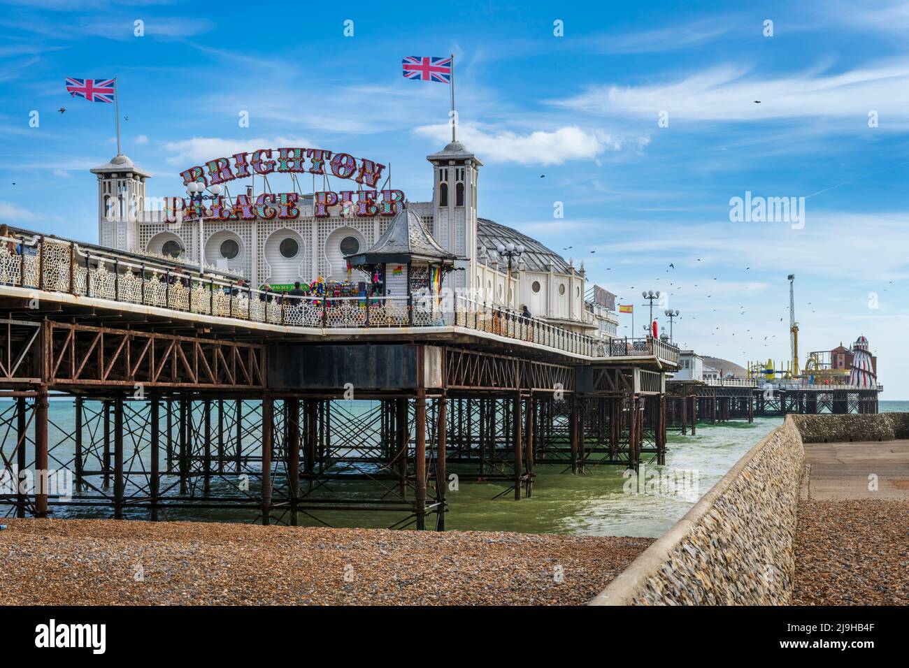 Der Brighton Palace Pier, auch bekannt als Brighton Pier oder Palace Pier, ist ein denkmalgeschützter Vergnügungssteg in Brighton und der einzige von drei Pier Stockfoto