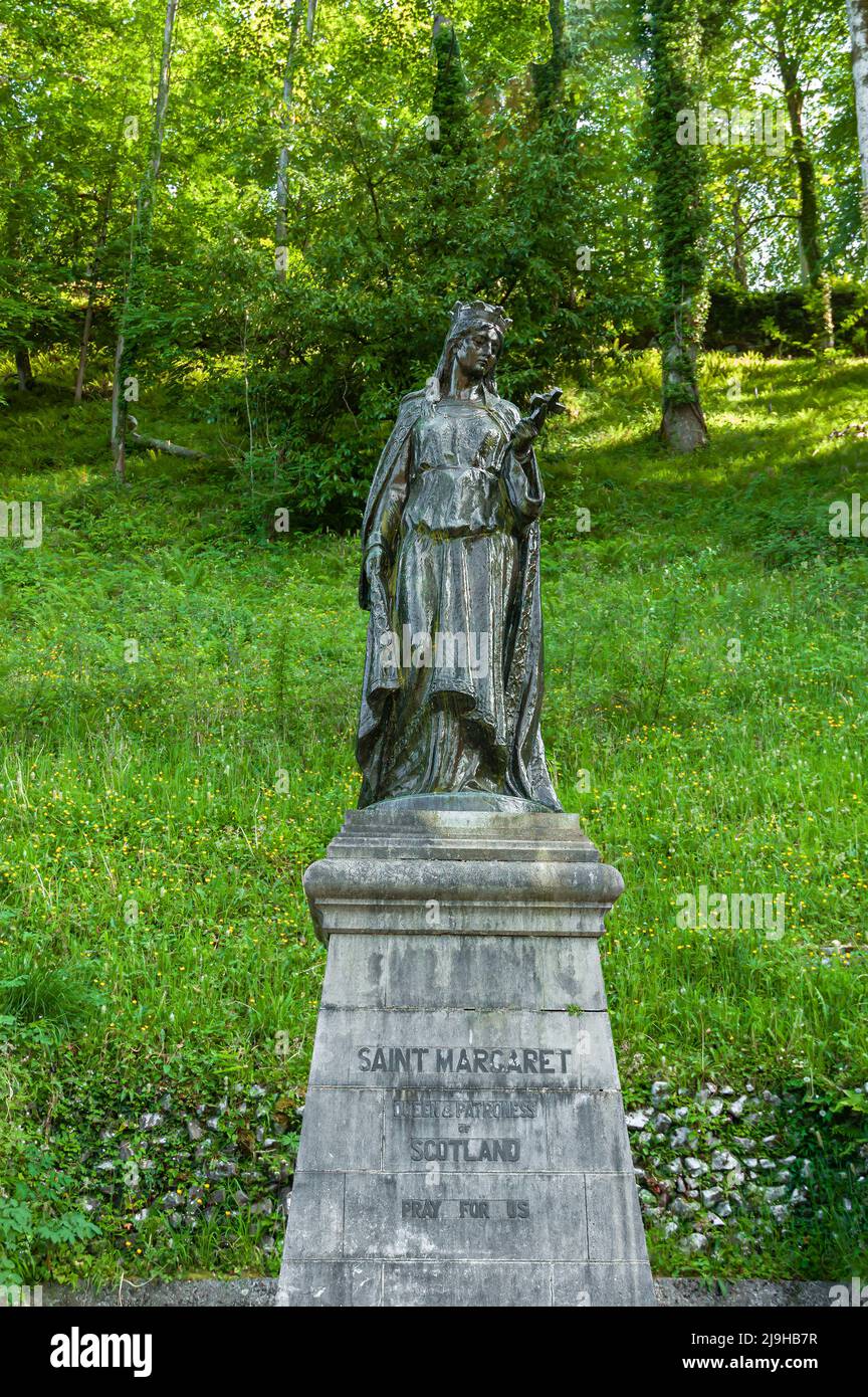 Lourdes, Frankreich - 18. Mai 2022: Eine Statue der Heiligen Margarete, Königin und Patronin Schottlands Stockfoto