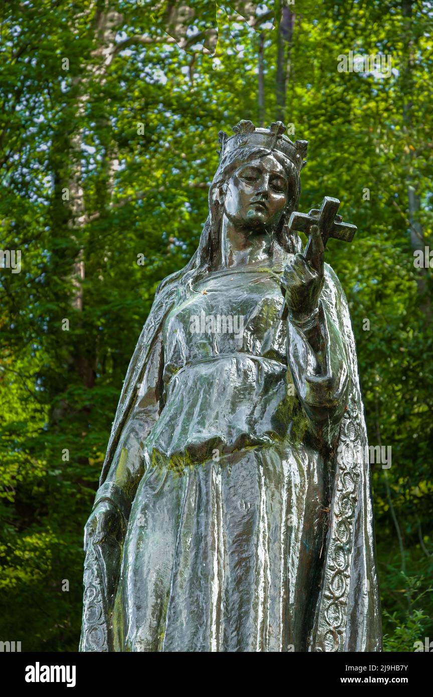 Lourdes, Frankreich - 18. Mai 2022: Eine Statue der Heiligen Margarete, Königin und Patronin Schottlands Stockfoto