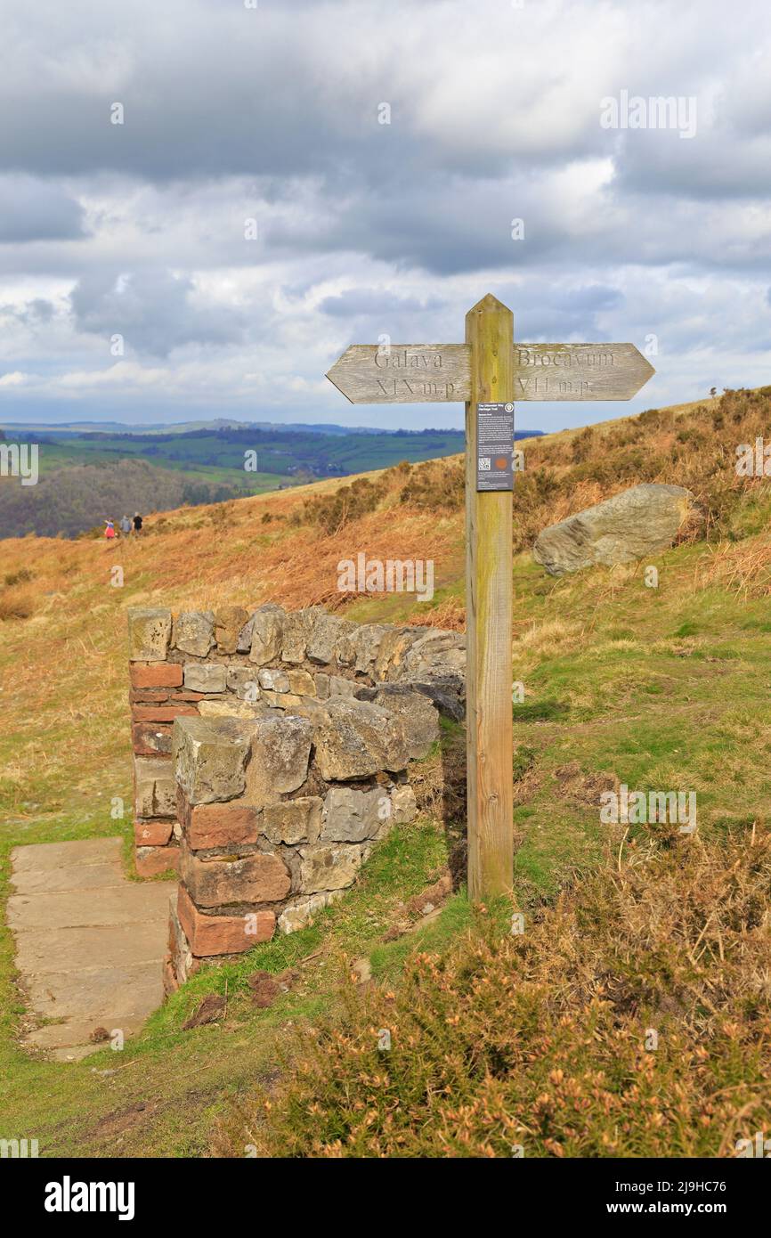 Roman Seat Installation auf dem Ullswater Way und der High Street Roman Road auf Barton Fell, Lake District National Park, Cumbria, England, Großbritannien. Stockfoto