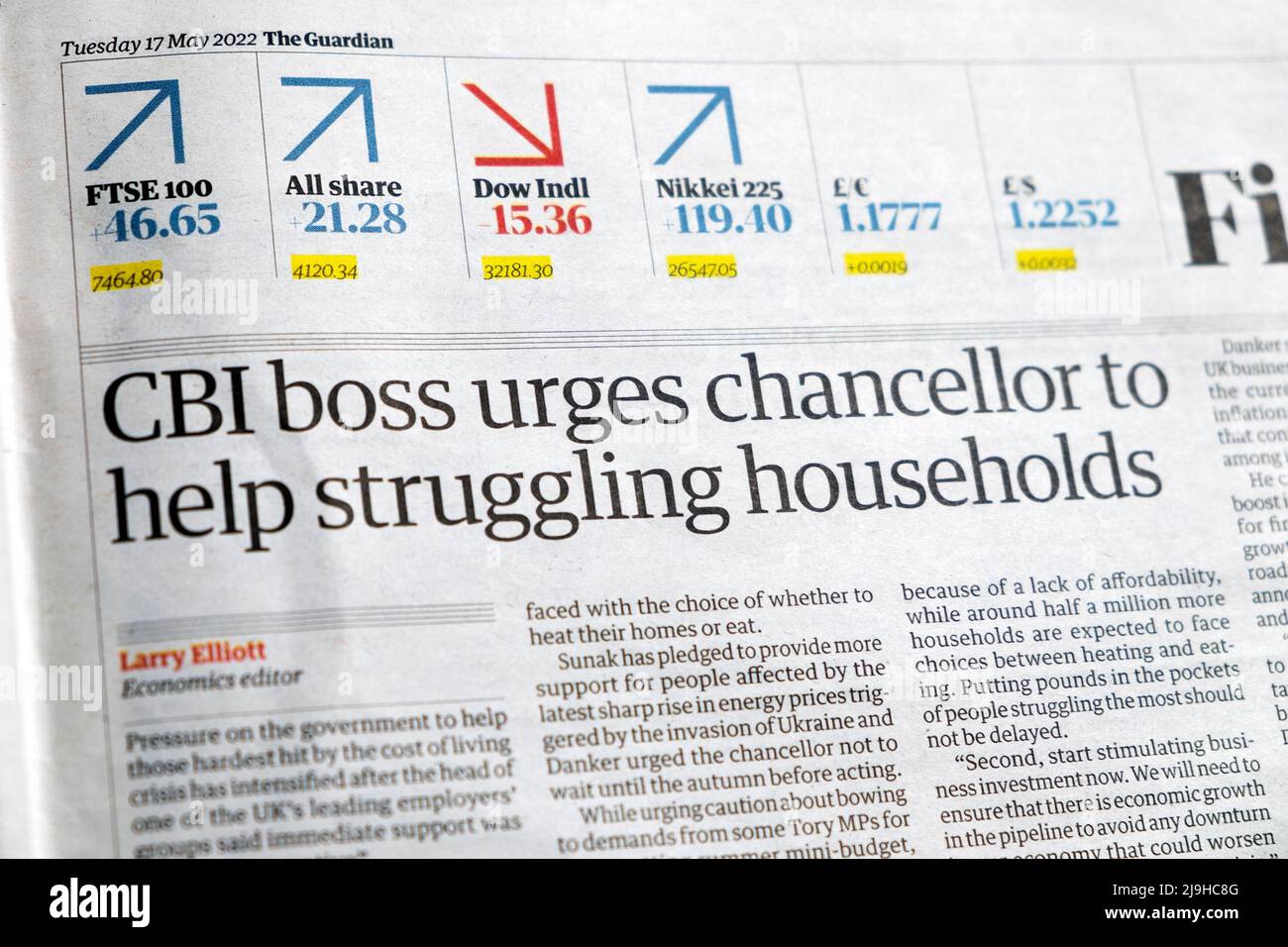 „CBI-Chef fordert Kanzlerin auf, den sich in Schwierigkeiten gerichtenden Haushalten zu helfen“, titelt die Zeitung Guardian, „Cost of Living Crisis“-Artikel, Clipping 17. Mai 2022 London UK Stockfoto