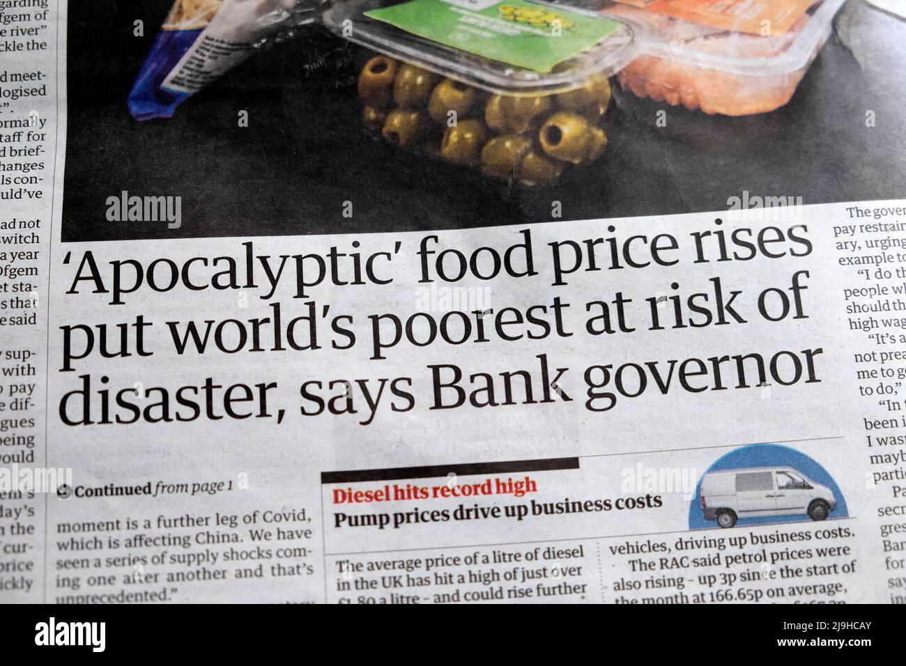 „Apokalyptische Preisanstiege bei Lebensmitteln gefährden die Ärmsten der Welt in einer Katastrophe“, sagt der Gouverneur der Bank, Headline der Zeitung Guardian 17 May 2022 London UK Stockfoto