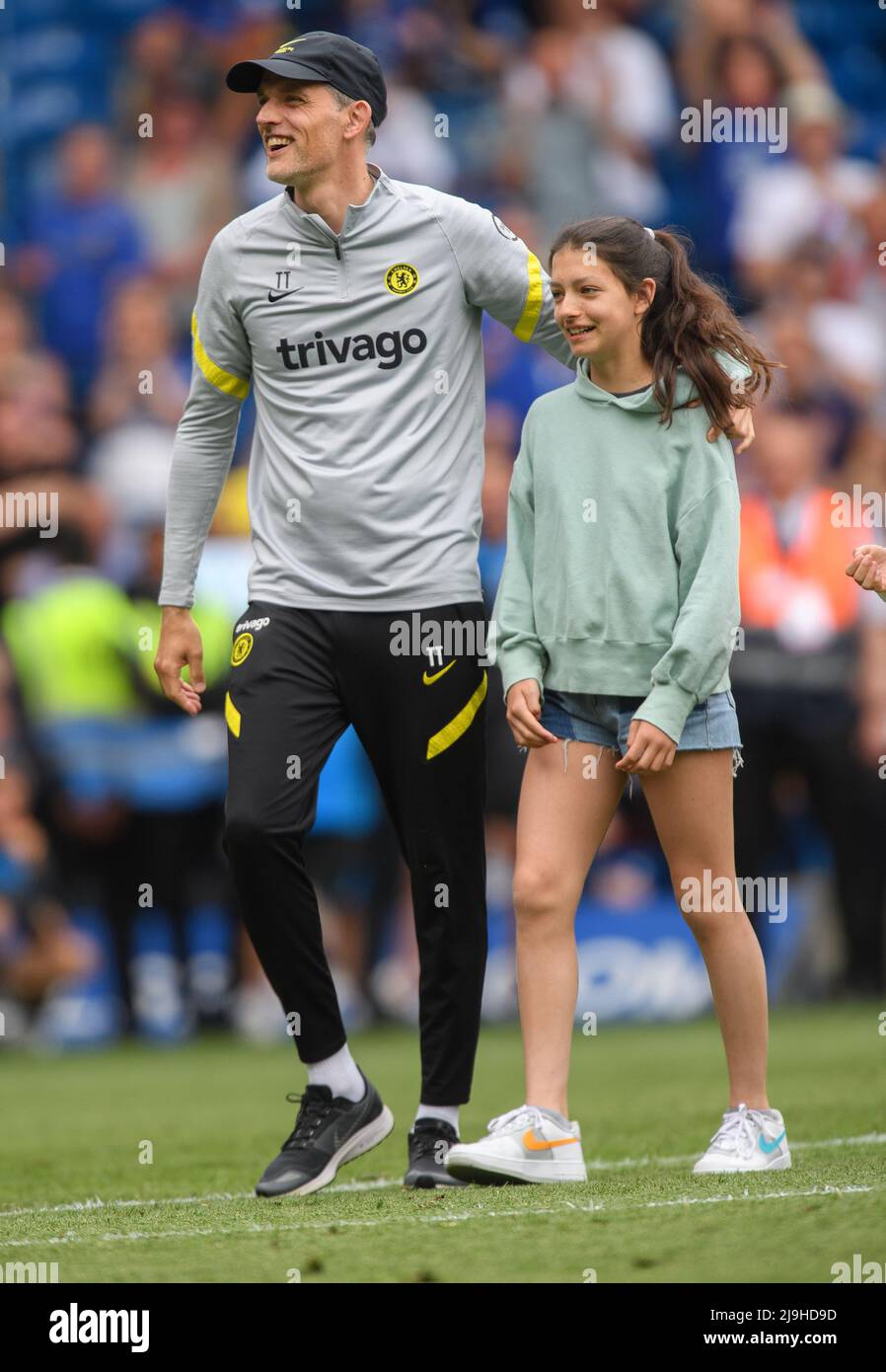 22. Mai 2022 - Chelsea gegen Watford - Premier League - Stamford Bridge Chelsea-Manager Thomas Tuchel und seine Tochter nach dem Premier League-Spiel in Stamford Bridge. Bildnachweis : © Mark Pain / Alamy Live News Stockfoto