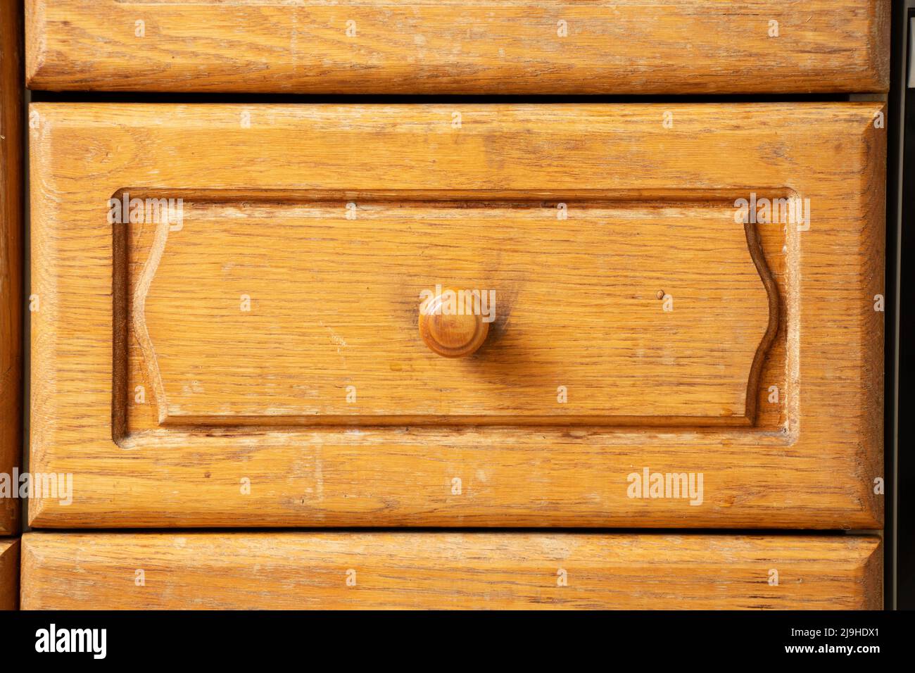 Alte Küche hölzernen braunen Schrank als Hintergrund, Küchenmöbel, Schranktür Stockfoto