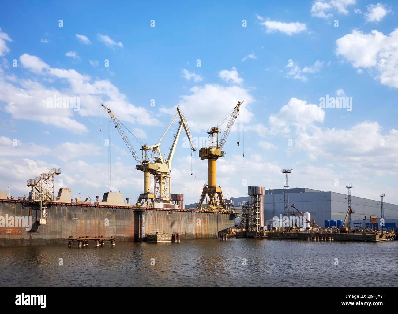 Werft in Stettin vom Wasser aus gesehen, Polen. Stockfoto