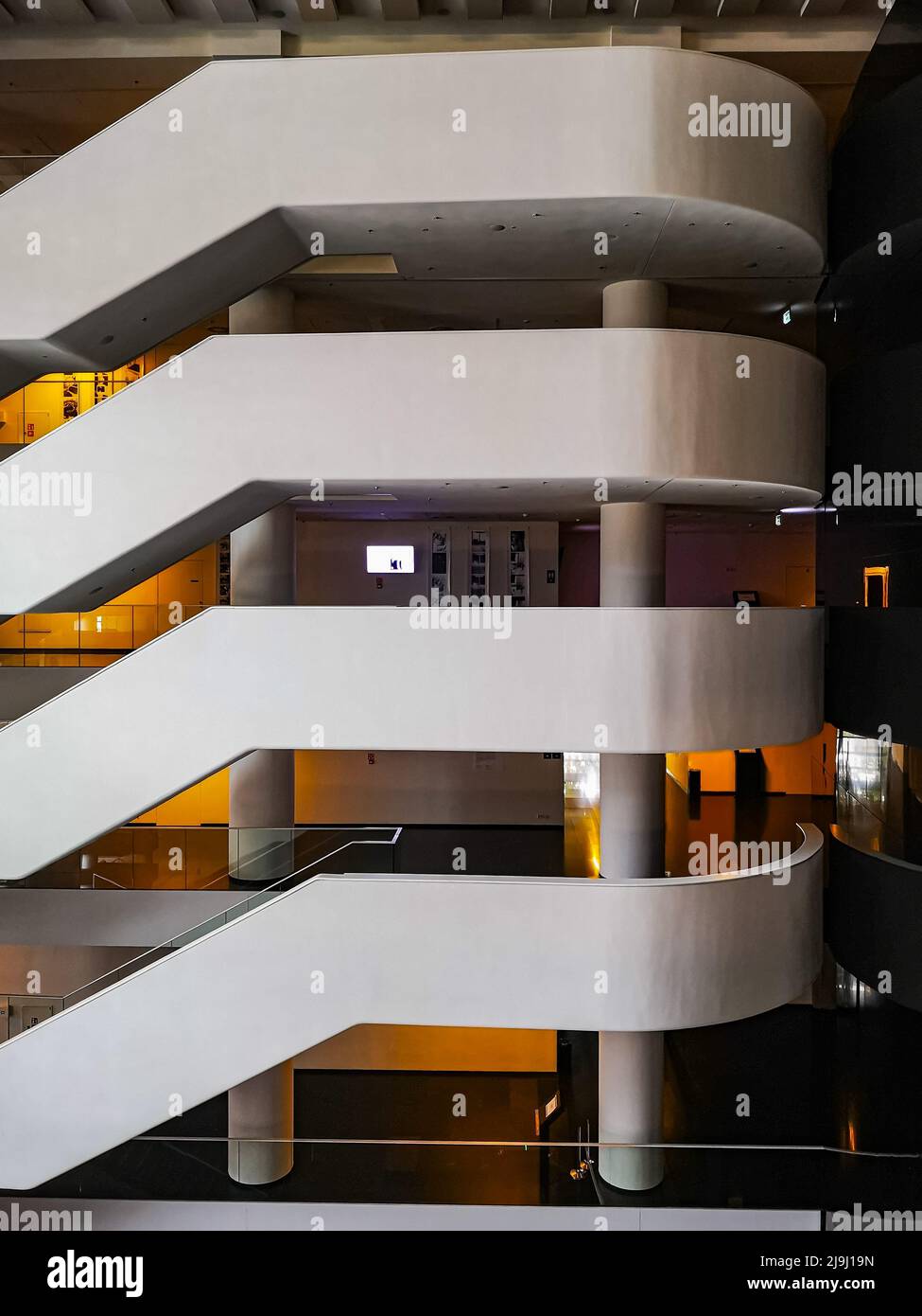 Breslau, Polen - 2021. Juni: Innenraum des Gebäudes des Nationalen Forums für Musik Stockfoto