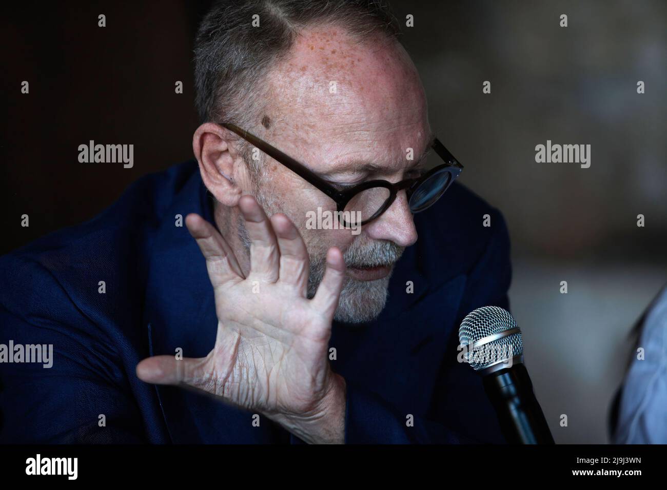 12. Mai 2022, Nablus, Westbank, Palästina: Der britische Anwalt Ben Emerson nimmt an der Pressekonferenz im palästinensischen Haus Teil, nachdem der palästinensische Geschäftsmann Munib Al-Masry in der Stadt Nablus im Westjordanland ein Verfahren gegen die britische Regierung wegen der Balfour-Erklärung eingereicht hatte. Balfour ist eine öffentliche Erklärung, die von der britischen Regierung während des Ersten Weltkriegs herausgegeben wurde und die Unterstützung für die Einrichtung eines ''nationalen Heims für das jüdische Volk'' in Palästina erklärt. (Bild: © Nasser Ishtayeh/SOPA Images via ZUMA Press Wire) Stockfoto