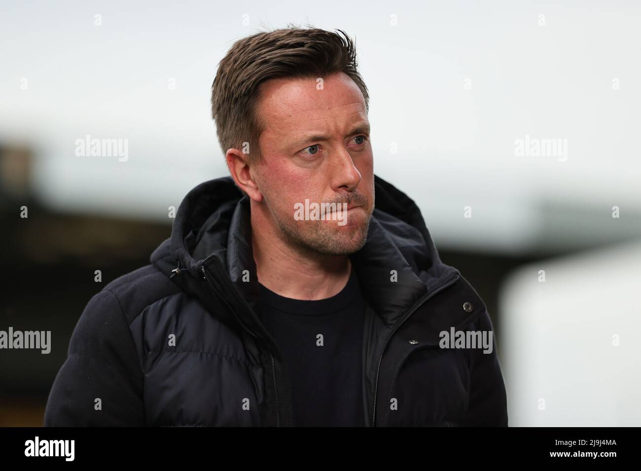 NOTTINGHAM, ENGLAND. MAI 23RD 2022. Ian Burchnall, Manager von Notts County, wird vor dem Play-Off-Spiel der Vanarama National League zwischen Notts County und Grimsby Town in der Meadow Lane, Nottingham, interviewt. (Kredit: James Holyoak/Alamy Live News) Stockfoto