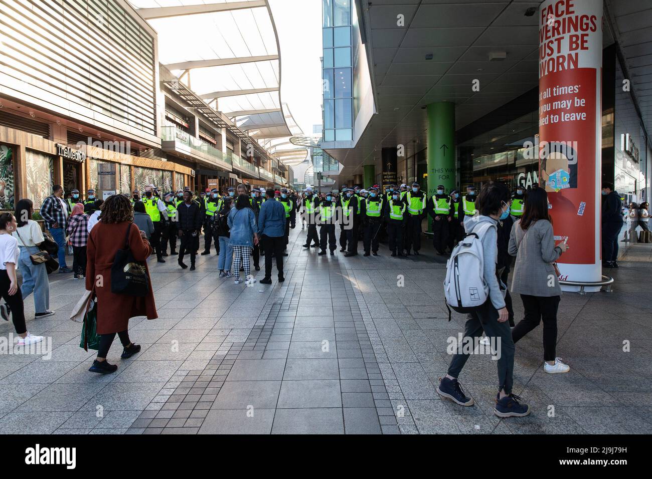 Die Stimmung ist am Ende des Anti-Blocking- und Anti-Impfstoffprotesten von „Unite for Freedom“ vor Shepards Bush aufgefallen. Featuring: Atmosphere where: London, United Kingdom Wann: 29 May 2021 Credit: Mario Mitsis/WENN Stockfoto