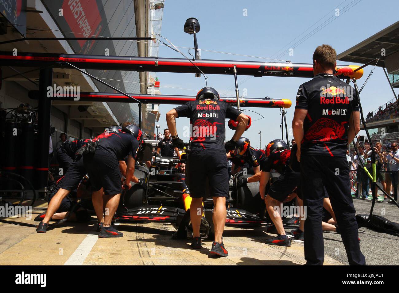 Barcelona, Spanien. 22.. Mai 2022. Oracle Red Bull Racing Boxenstopp-Training während DER FORMEL 1 PIRELLI GRAN PREMIO DE EspaÃA 2022 Race, Formel 1 Championship in Barcelona, Spanien, Mai 22 2022 Quelle: Independent Photo Agency/Alamy Live News Stockfoto
