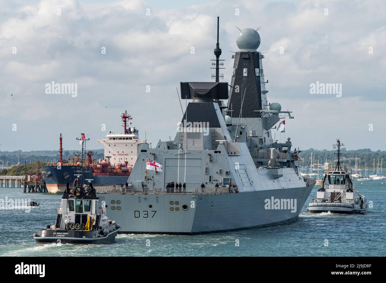 Der Luftverteidigungszerstörer HMS Duncan (D37) der Royal Navy Typ 45 kehrte am 20/5/2022 nach dem Wiederaufbau von Seeversuchen nach Portsmouth, Großbritannien, zurück. Stockfoto