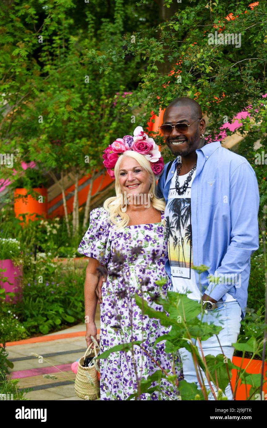 Die Chelsea Flower Show ist nach drei Jahren aufgrund der Pandemie wieder da. Es sieht fantastisch aus mit all den Gärten und Blumenausstellungen. Ein Blumenfest für die Augen. Diese Fotos wurden während des Pressetag aufgenommen. Foto : Vanessa Phelps Stockfoto