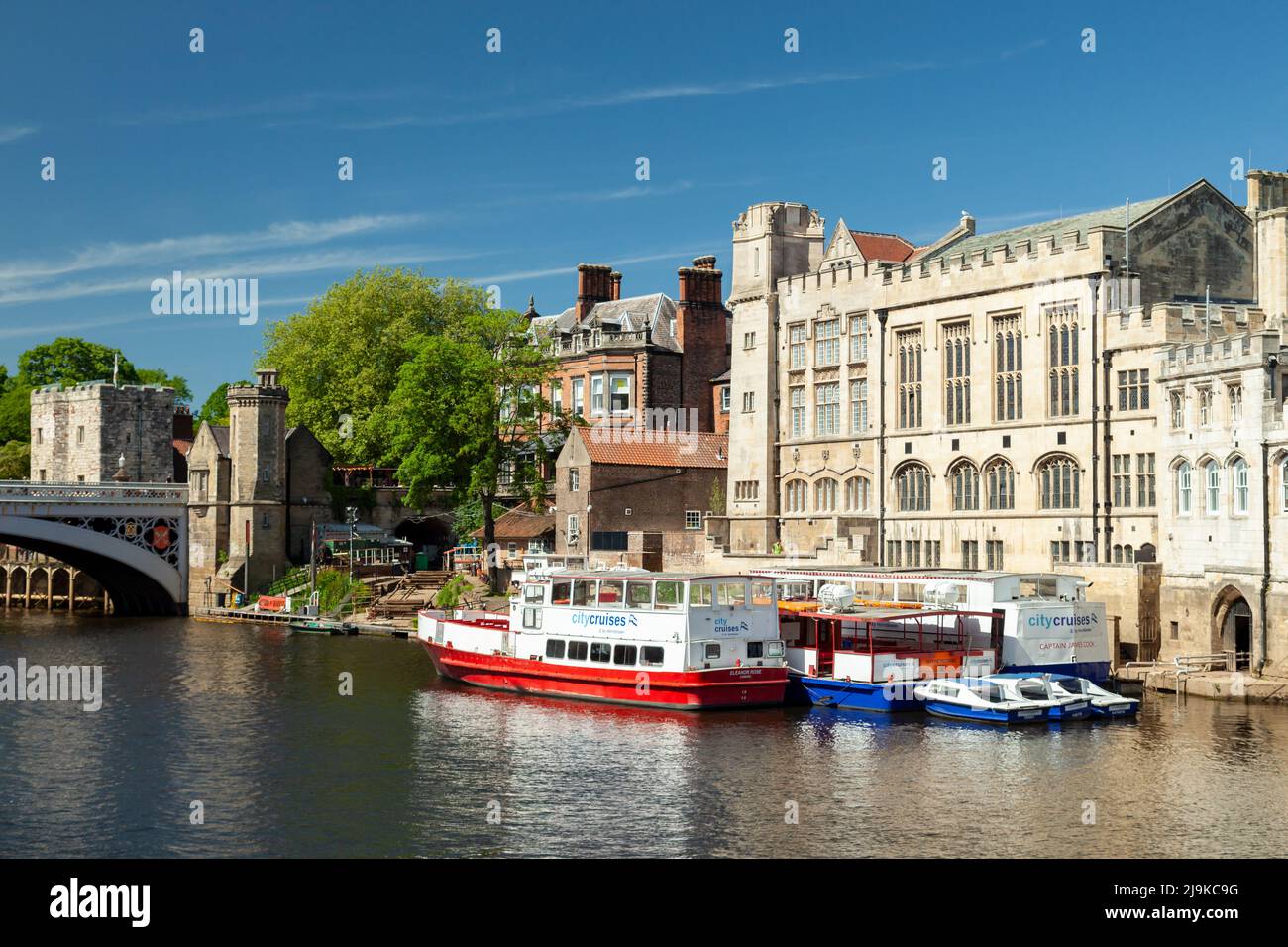 Boote auf dem Fluss Ouse in York, England. Stockfoto