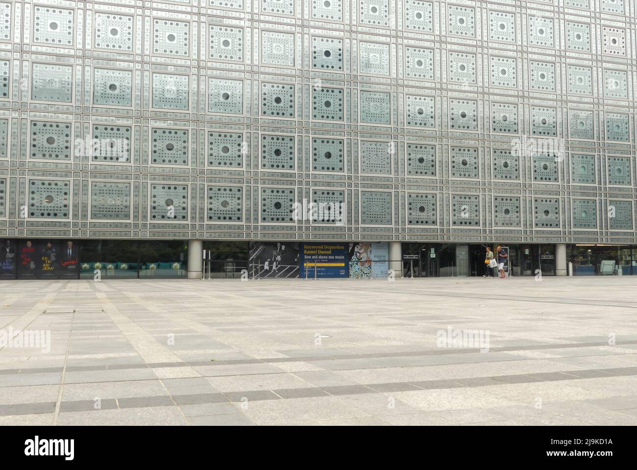 Paris, Frankreich. Mai 22. 2022. Gebäude des Arabischen Weltinstituts. Kulturgebäude, das Kunst und Spiritualität des Nahen Ostens vereint. Stockfoto